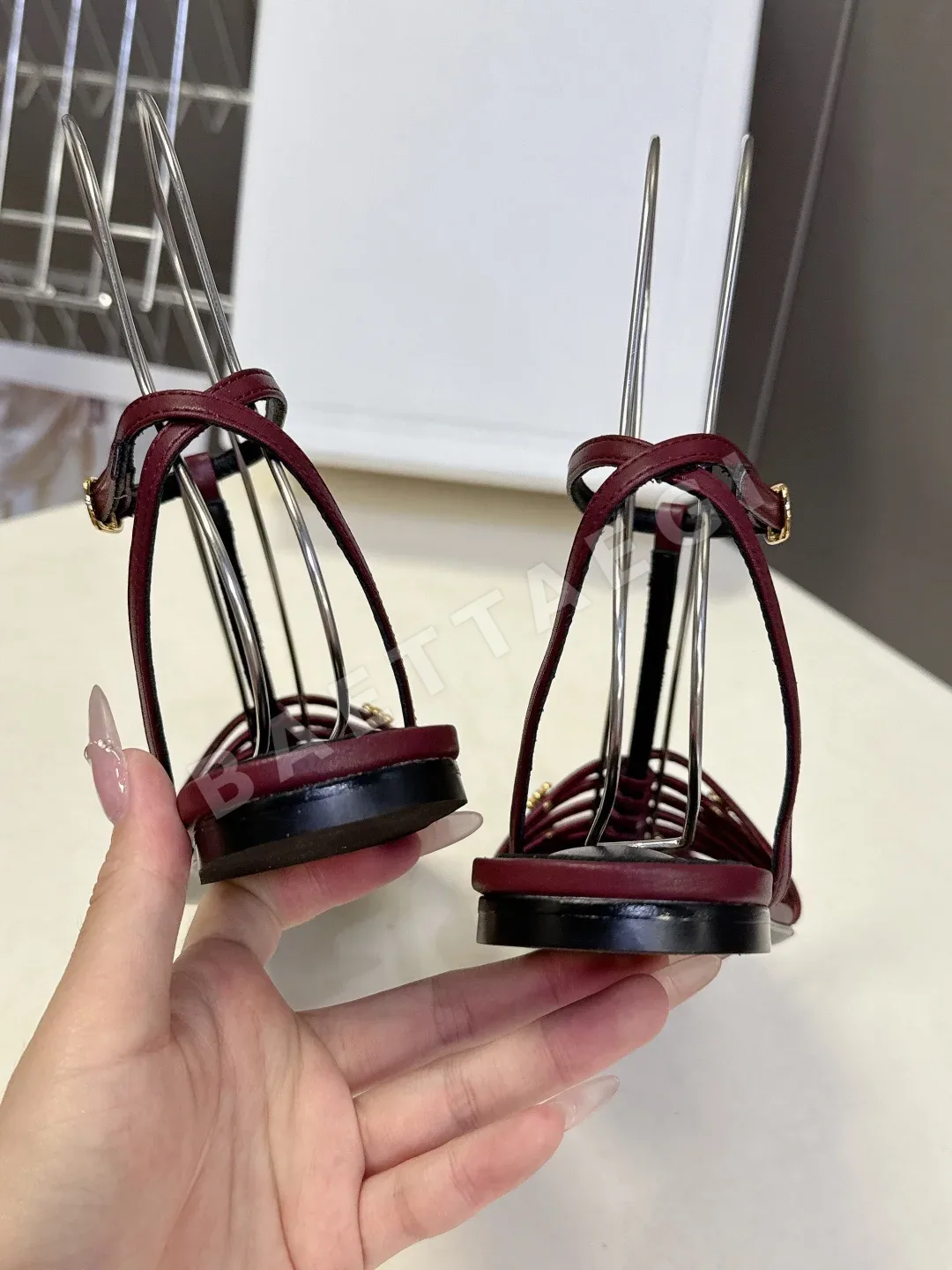셀린느 꼬임 클로즈드토우 샌들 상세 이미지 8