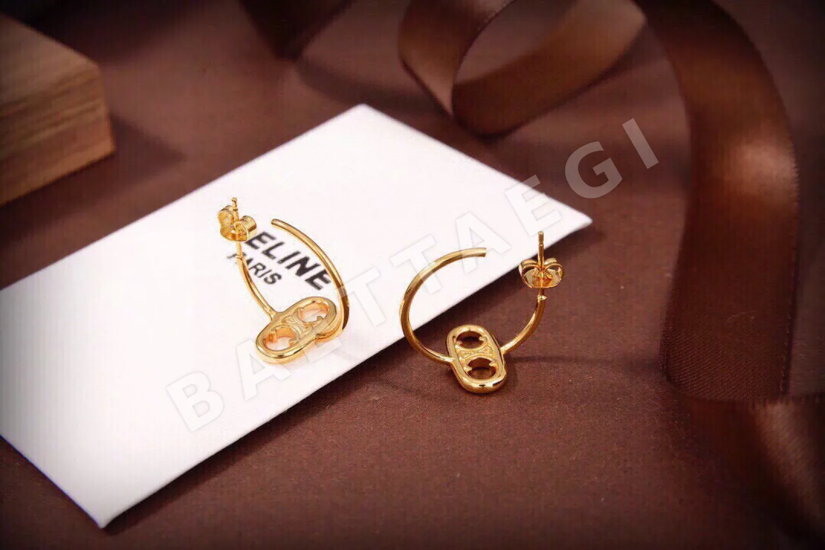 셀린느 골드 개선문 스터드 귀걸이 상세 이미지 9