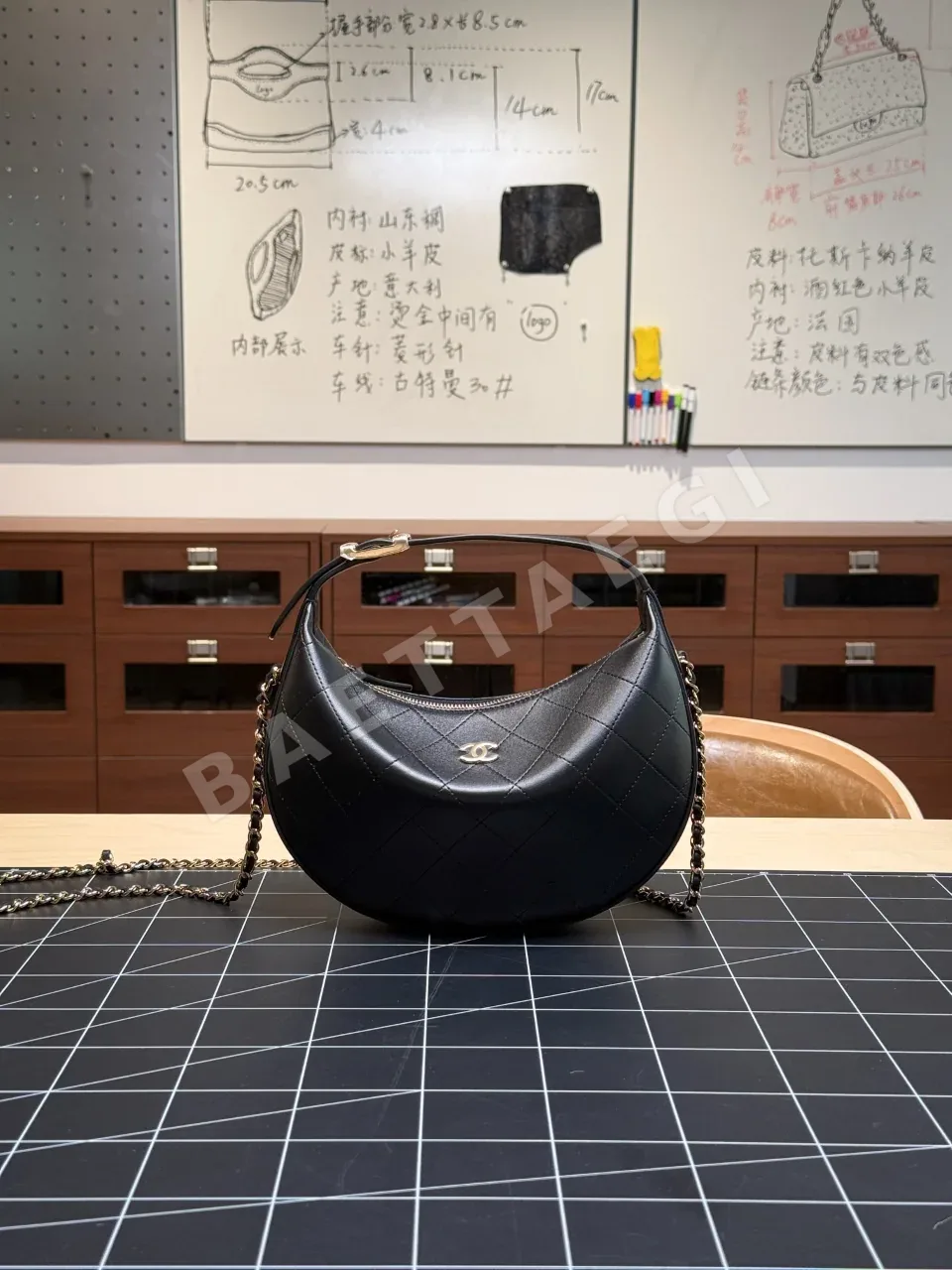 샤넬 아써 가죽 가방 143479