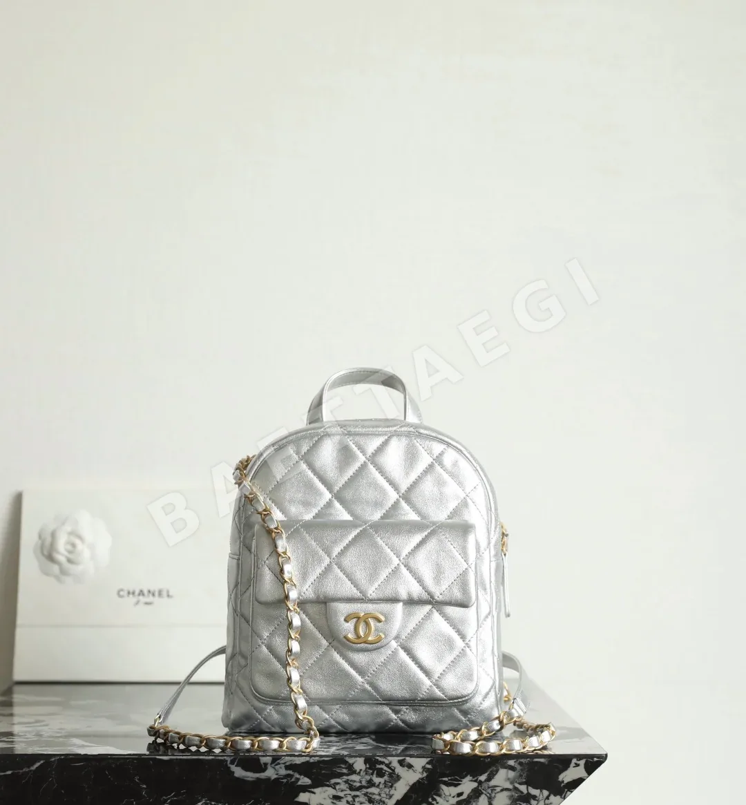 샤넬(Chanel) 25K 메탈릭 실버 백팩 AS5793 상세 이미지 3