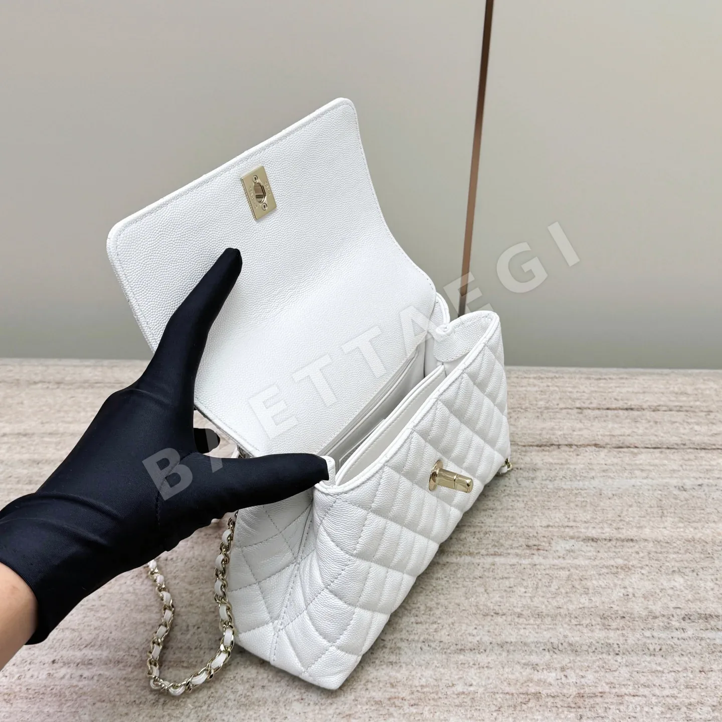 샤넬 연금장 화이트 가방 32956