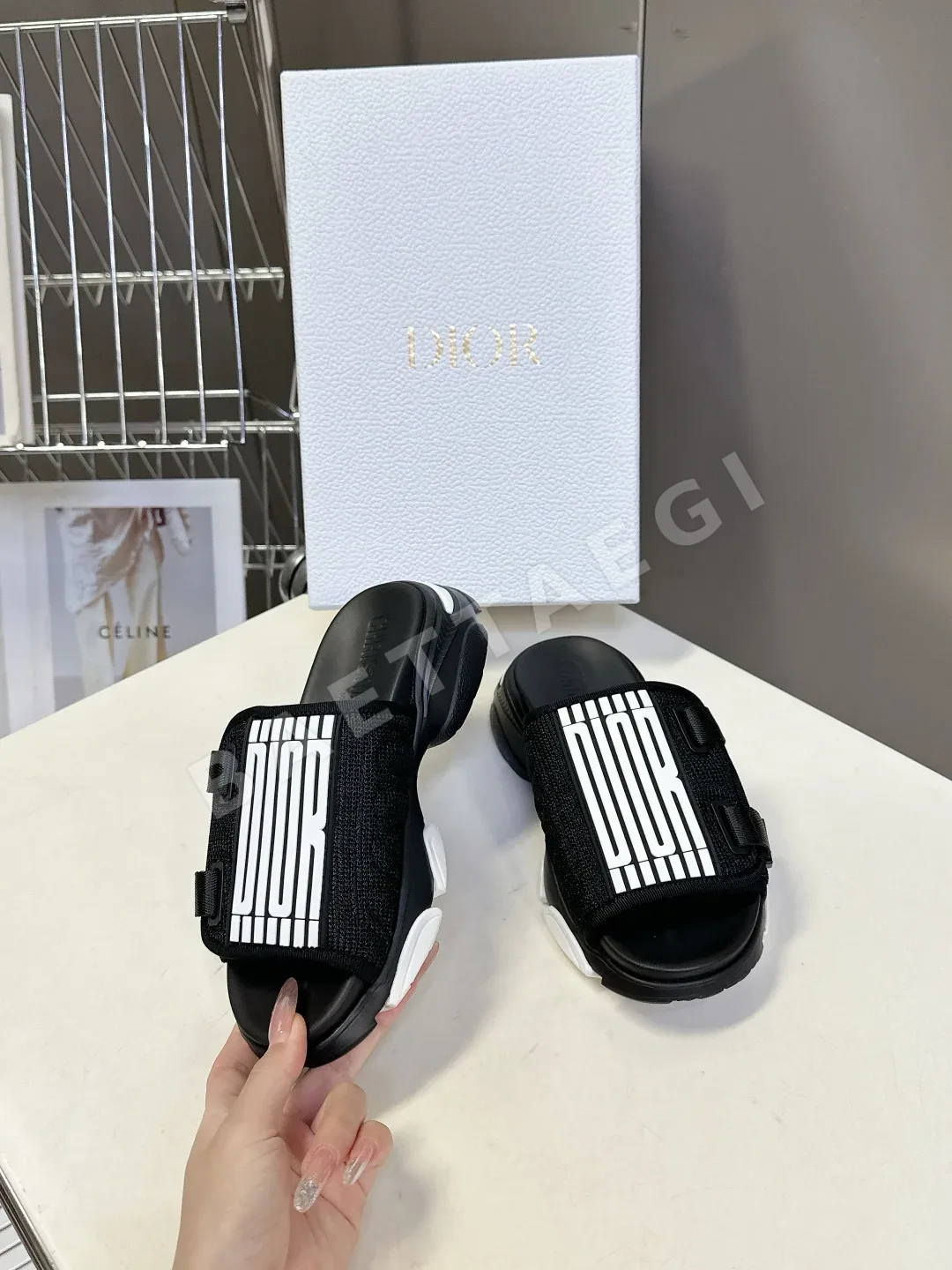 디올 벨크로 스트랩 슬리퍼 8704 상세 이미지 4