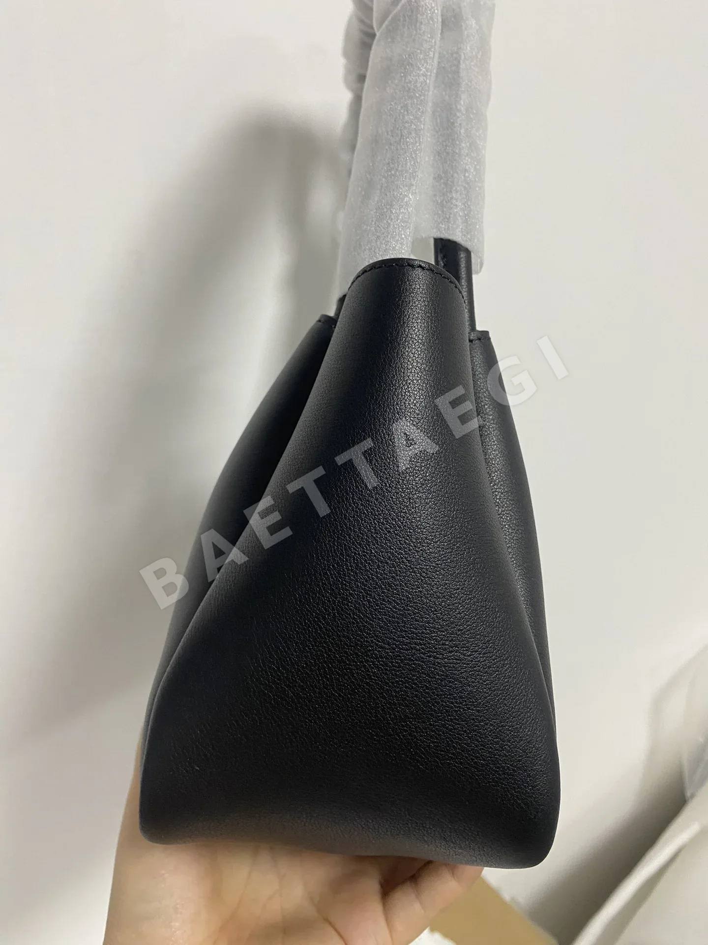 프라다 카프스킨 숄더백 1BA444 상세 이미지 5
