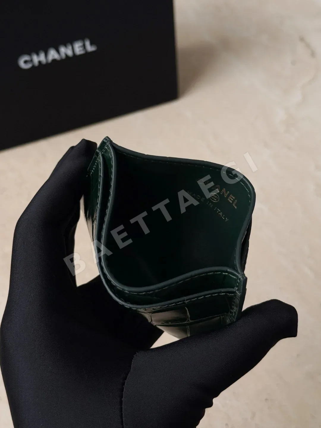 샤넬 크로코다일 자수 에메랄드그린 카드홀더 지갑 상세 이미지 5