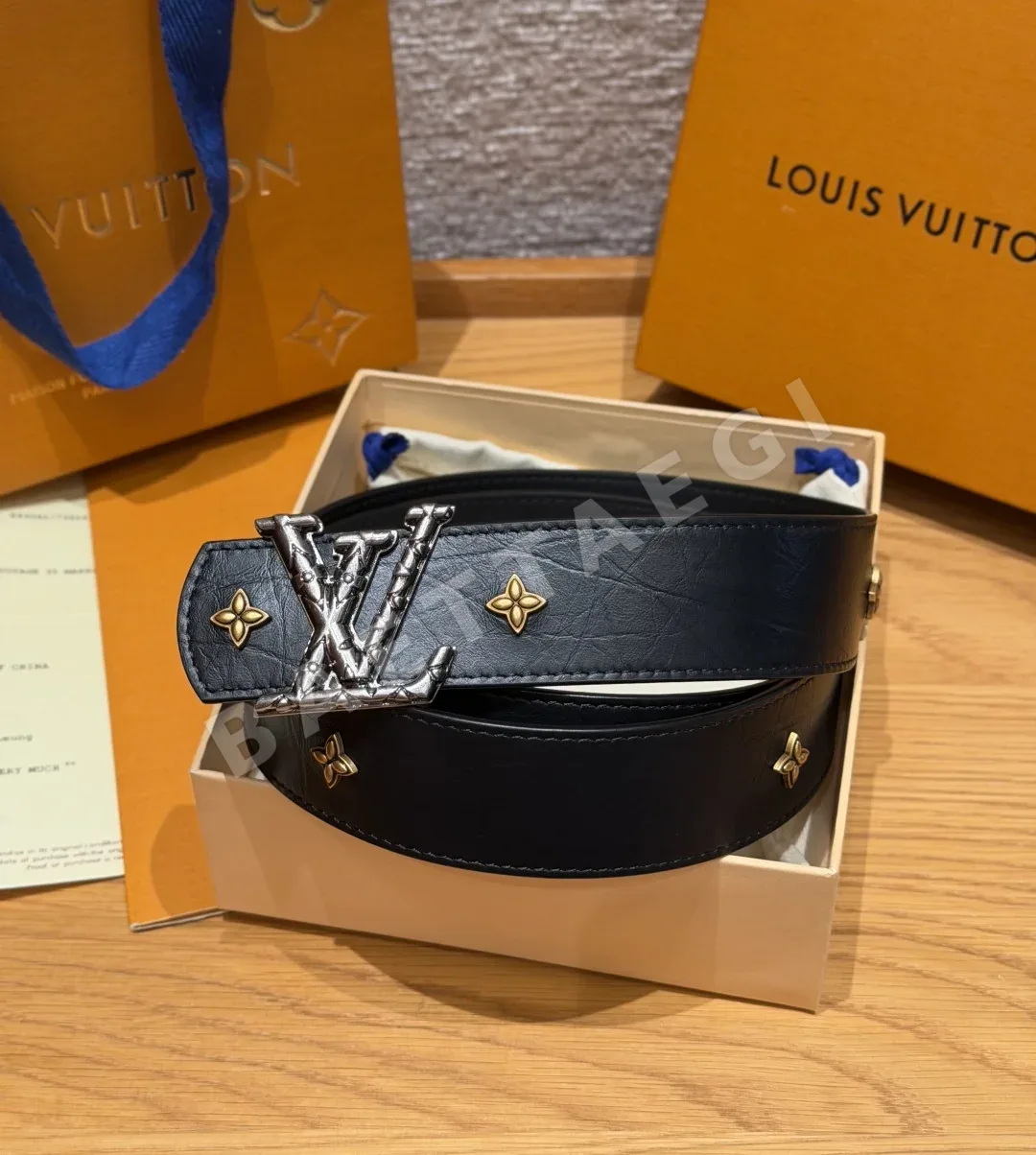 루이비통 LV 이니셜 40mm 모노그램 스터드 벨트 173528