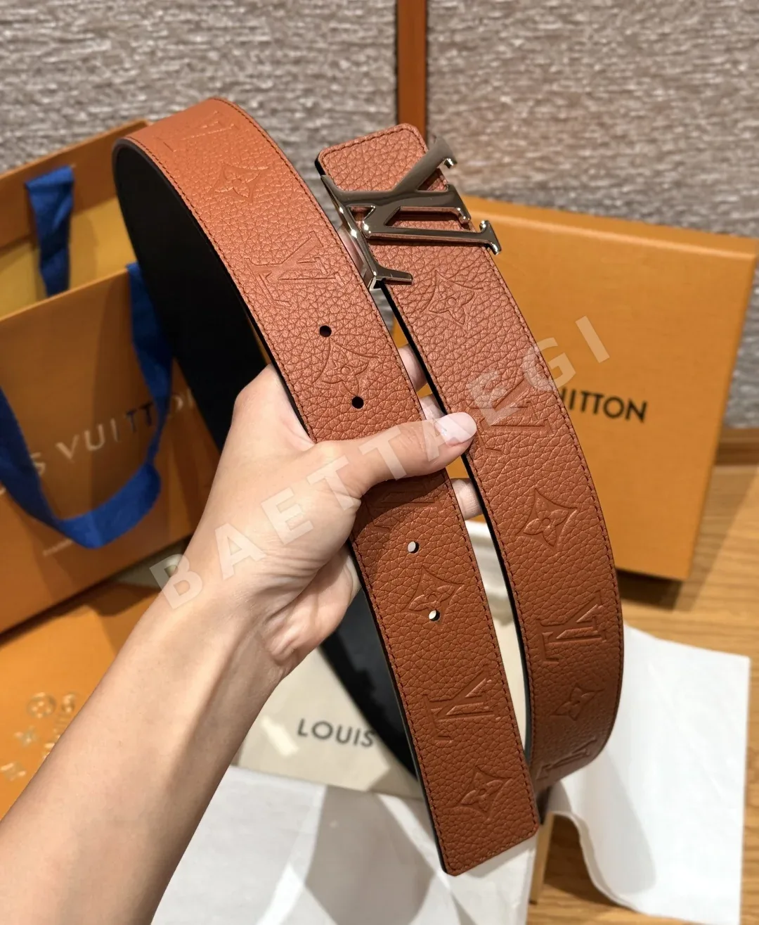 루이비통 리버시블 트리옹 가죽 벨트 상세 이미지 5