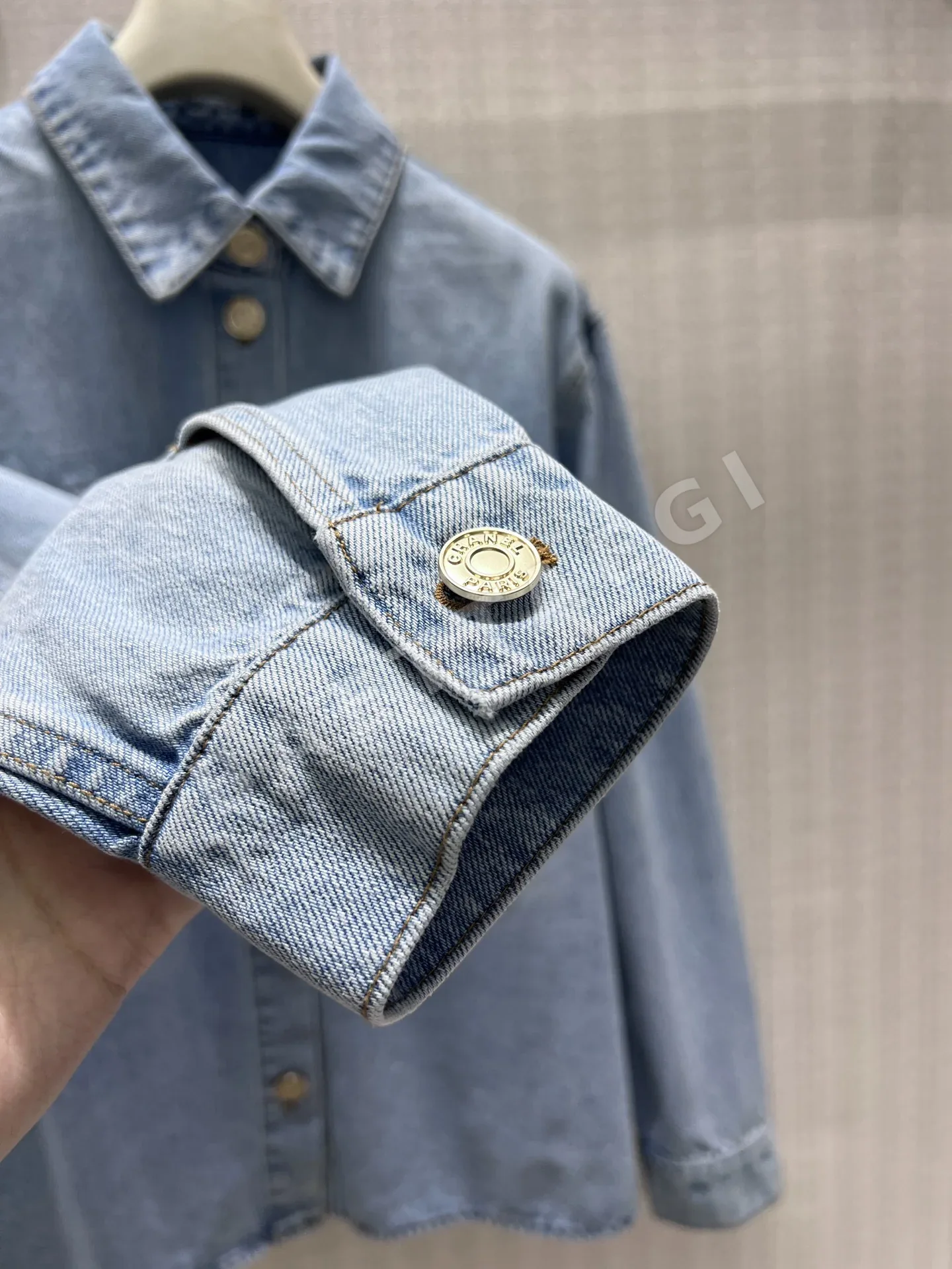 샤넬 라운드넥 크롭 데님 베스트 여성 셔츠 상세 이미지 7