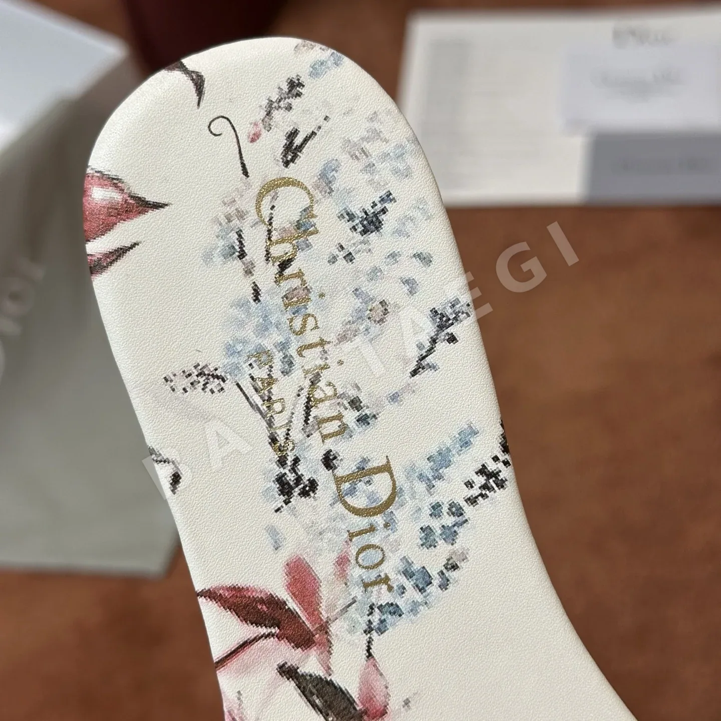 디올 로고 자수 캔버스 플랫 샌들 상세 이미지 3