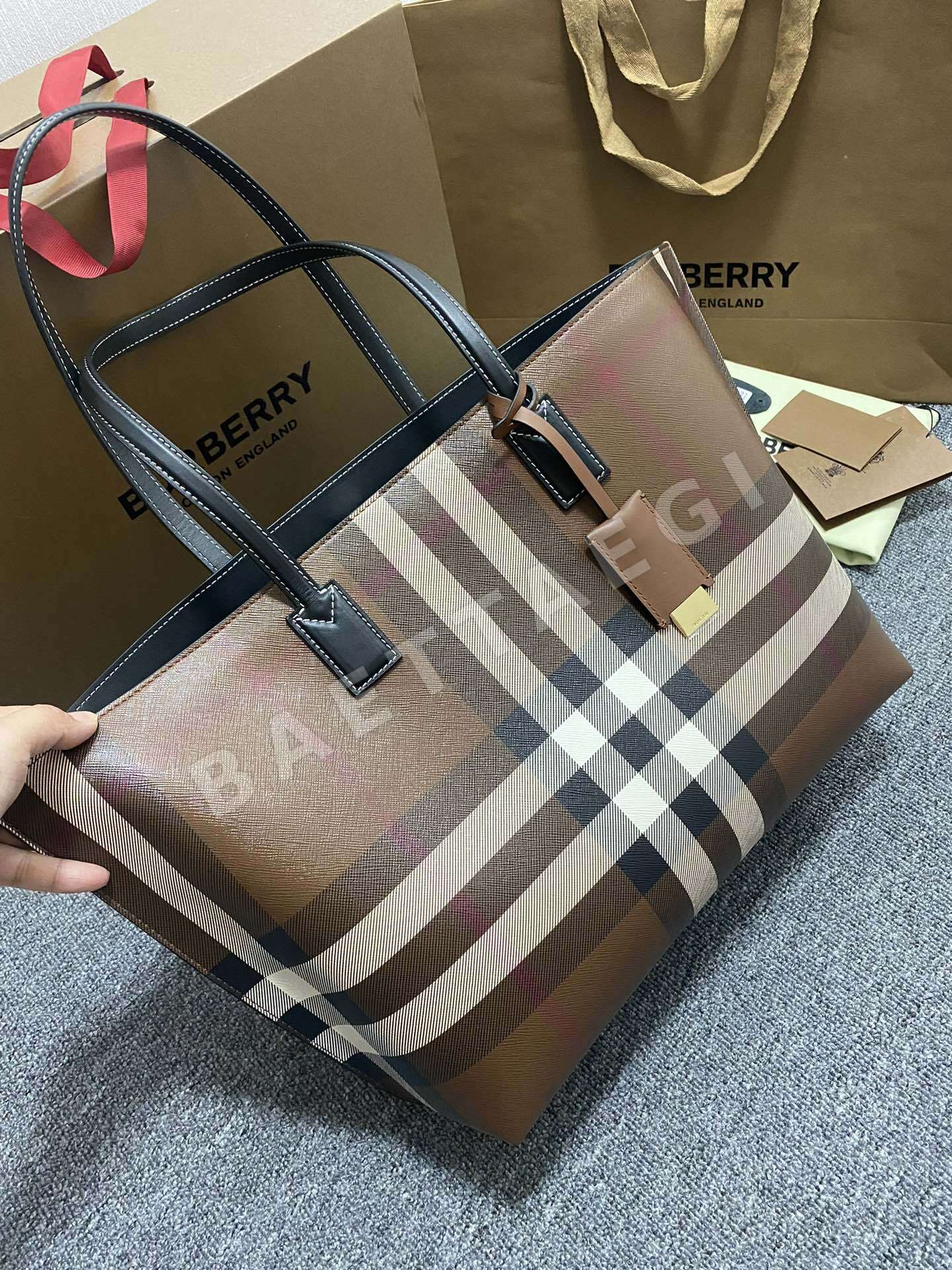 버버리 버치우드 체크 토트백 39852