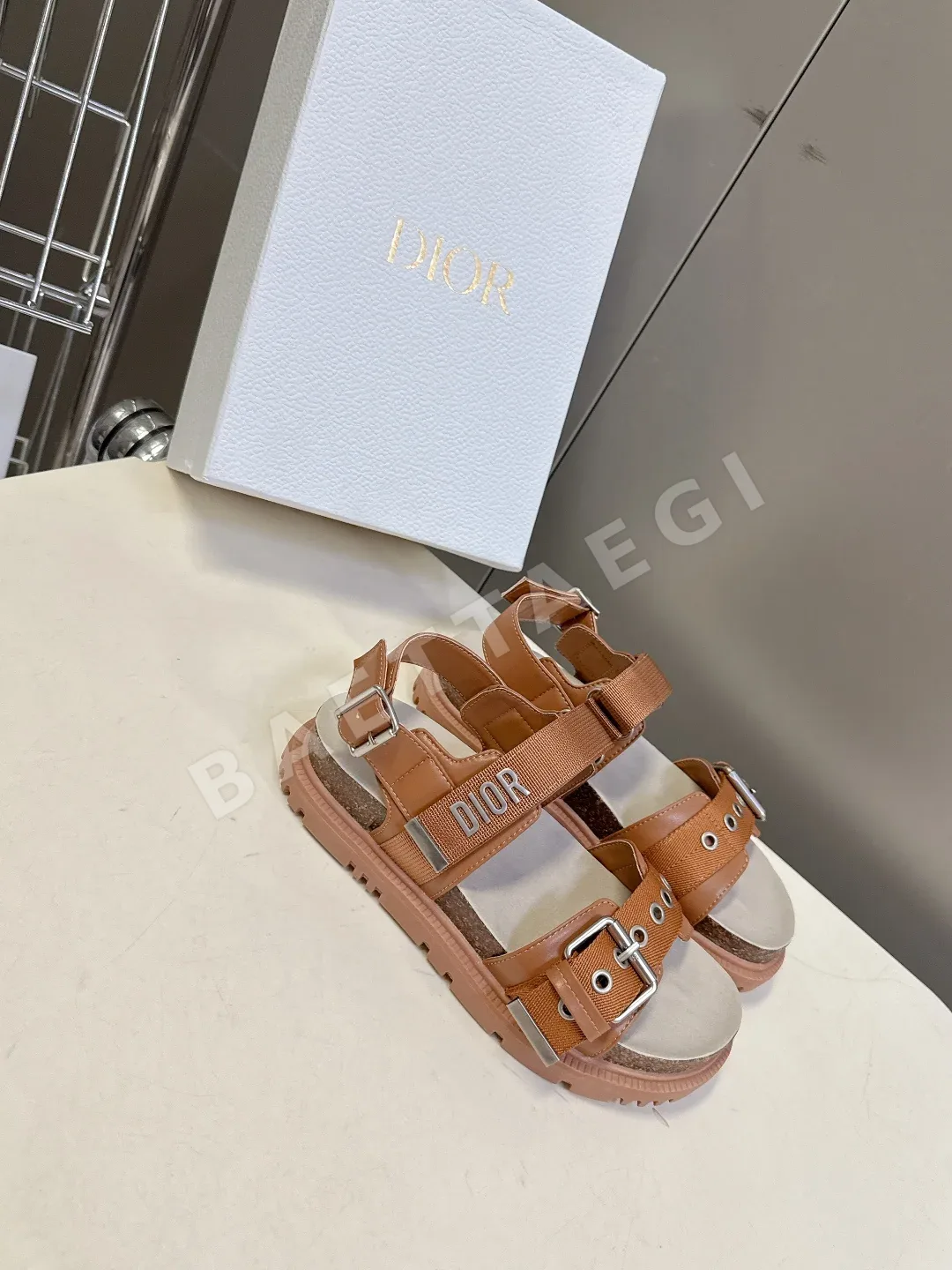 디올 더블 버클 플랫폼 샌들 상세 이미지 2