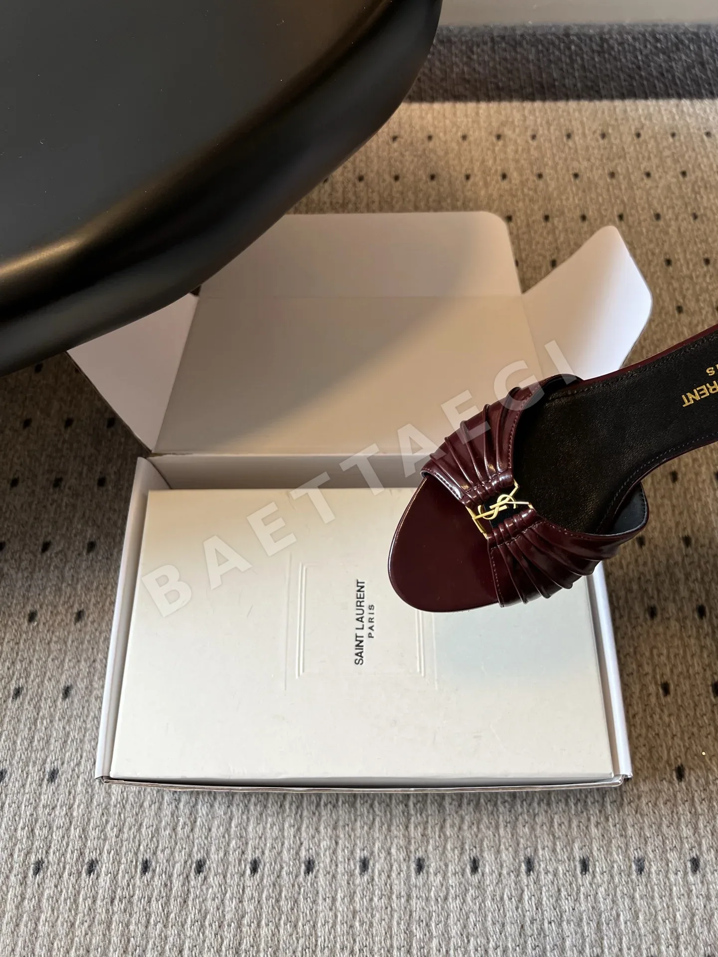 생로랑 플리츠 YSL 버클 플랫 샌들 상세 이미지 7