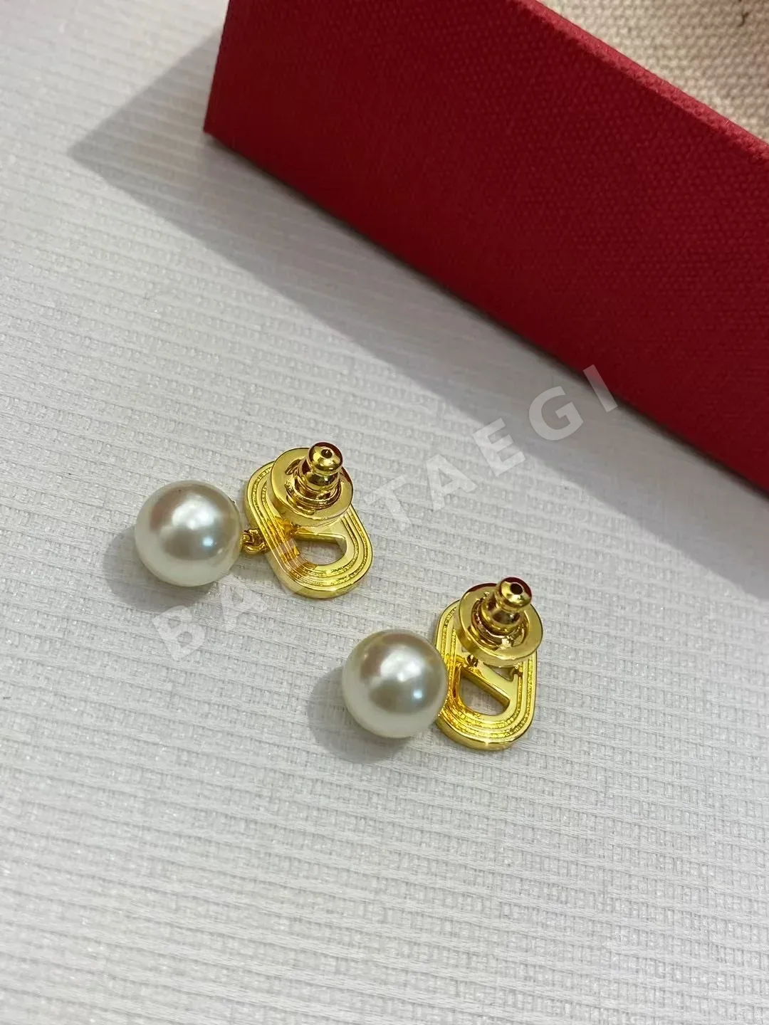 발렌티노 진주 장식 메탈 스터드 귀걸이 상세 이미지 5