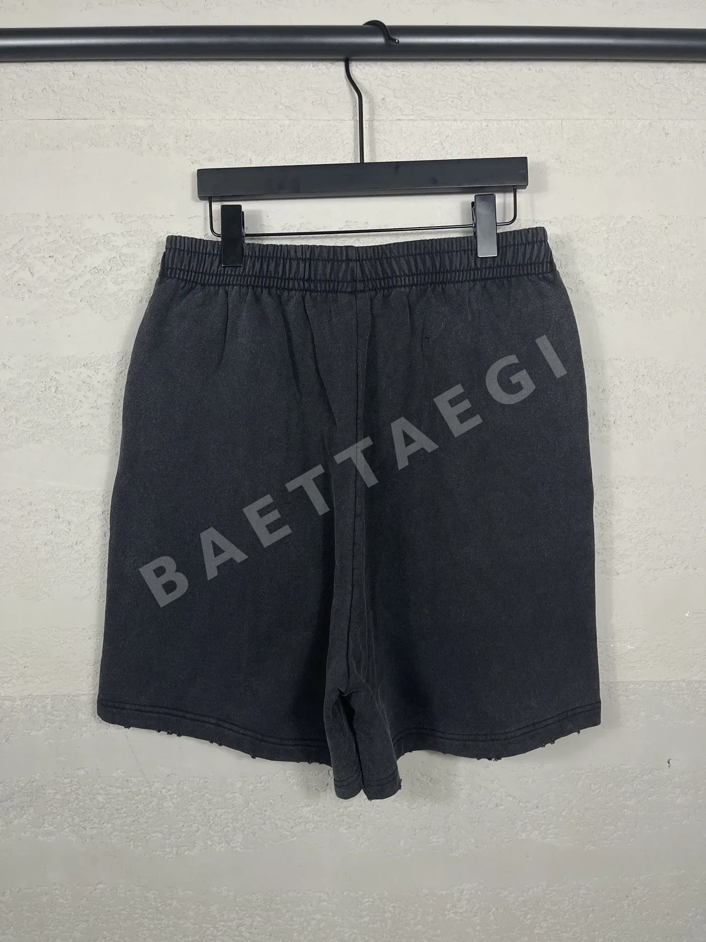발렌시아가 보리 이삭 자수 데미지 가공 남성 반바지 상세 이미지 7