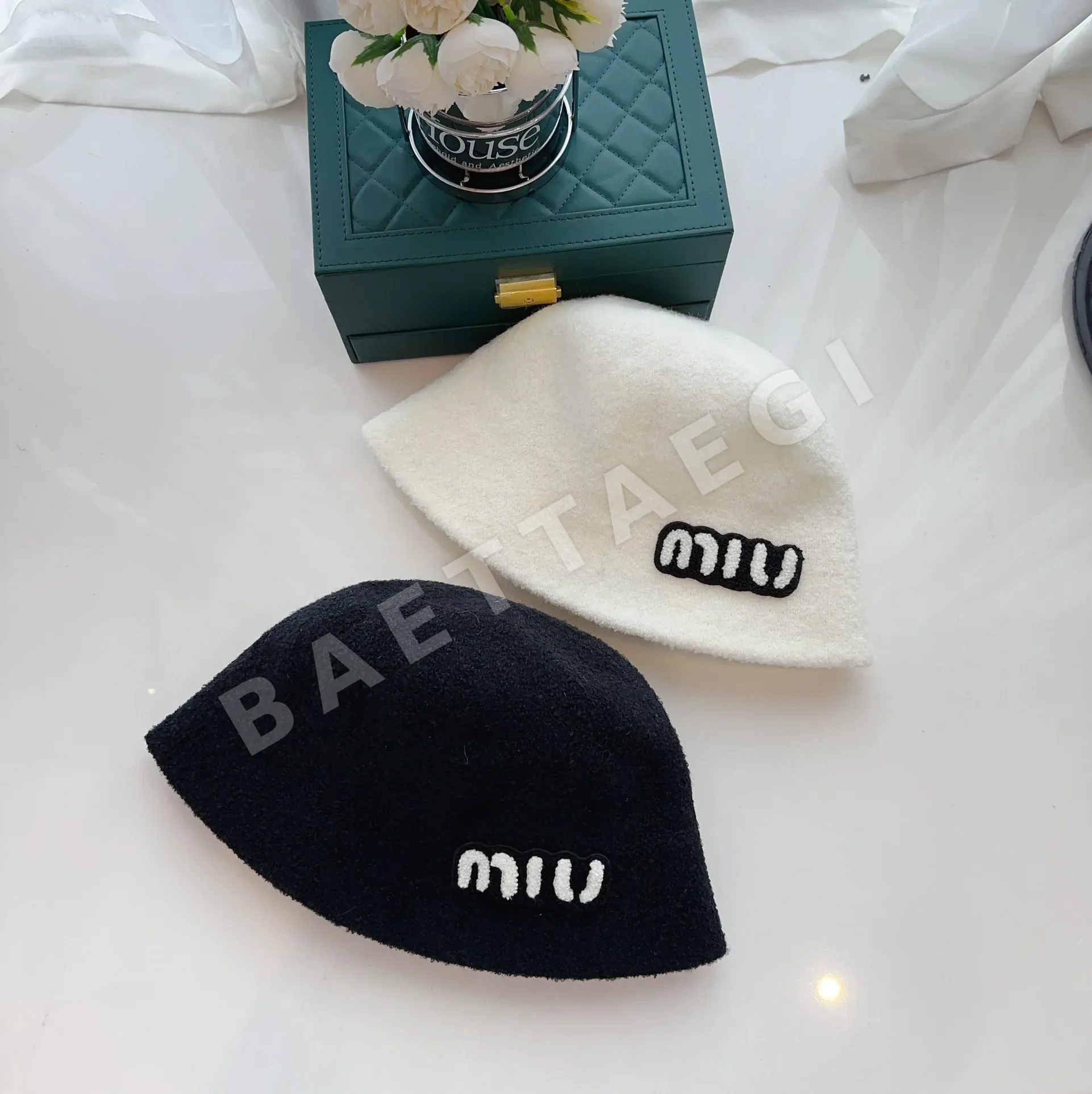 미우미우 테리 크로스 버킷햇 81155