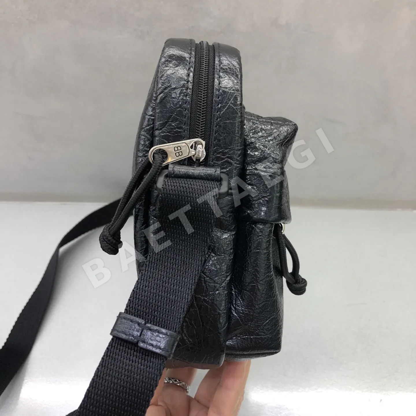 발렌시아가 익스플로러 카메라 가방 상세 이미지 3