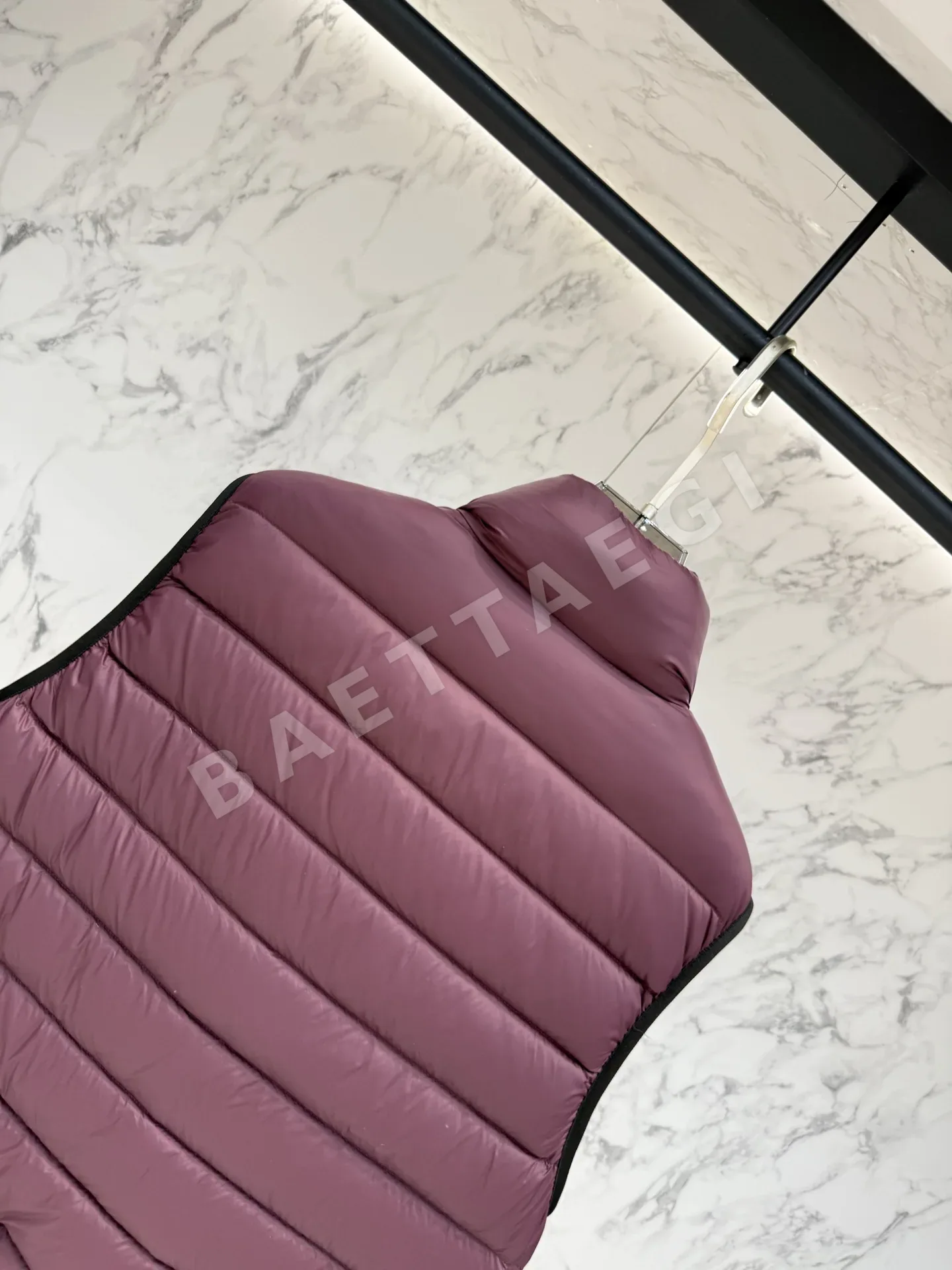 몽클레르 남성 다운 조끼 상세 이미지 9