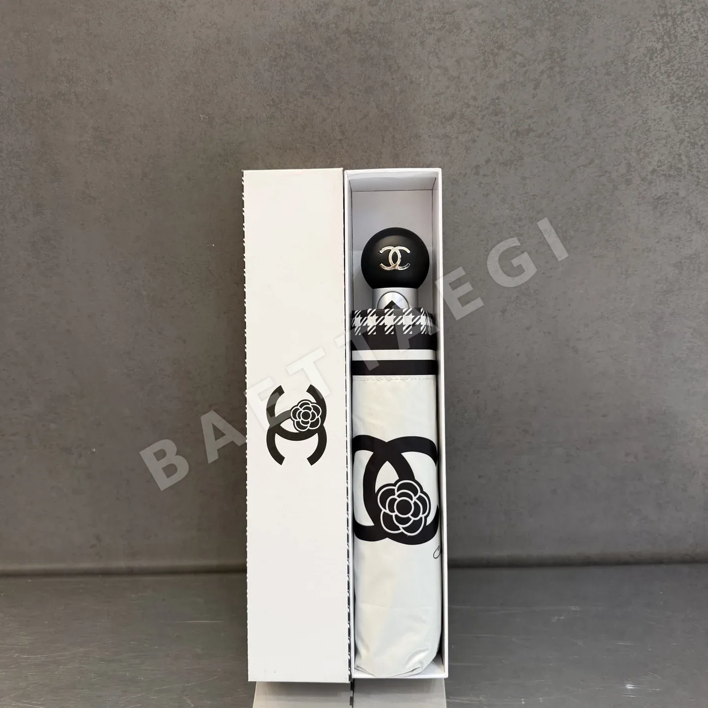 샤넬 삼단 자동 접이식 우산 85392