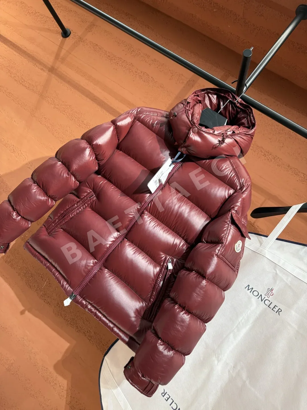 몽클레르 남성 화이트 덕다운 패딩 코트 상세 이미지 2