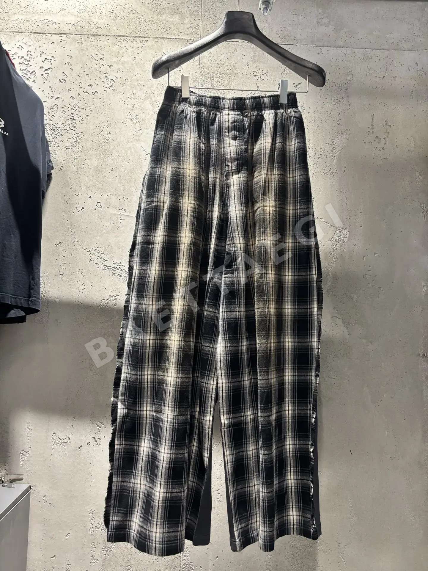 발렌시아가 남성 바지 102900