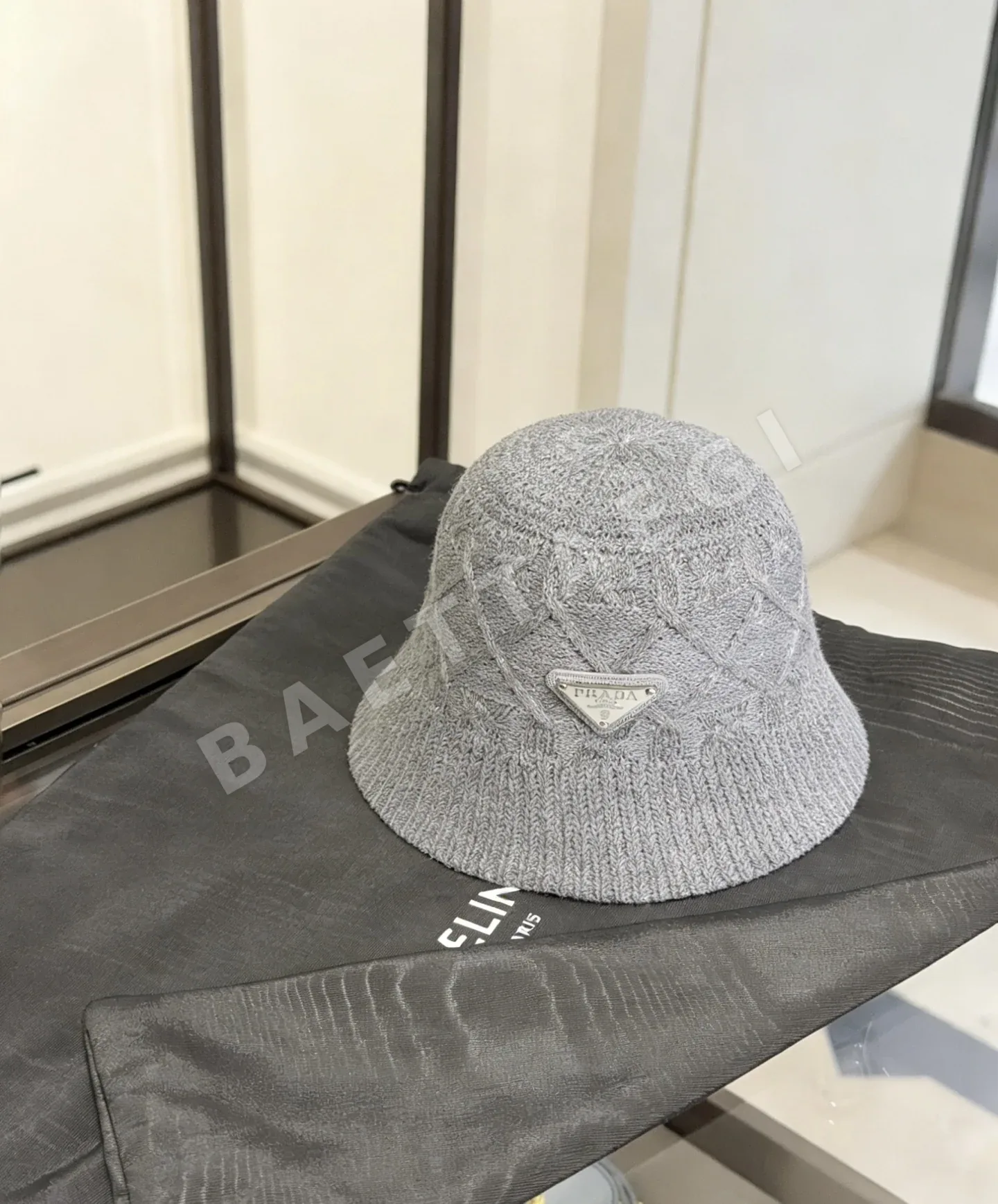 프라다 버킷햇 모자 84943