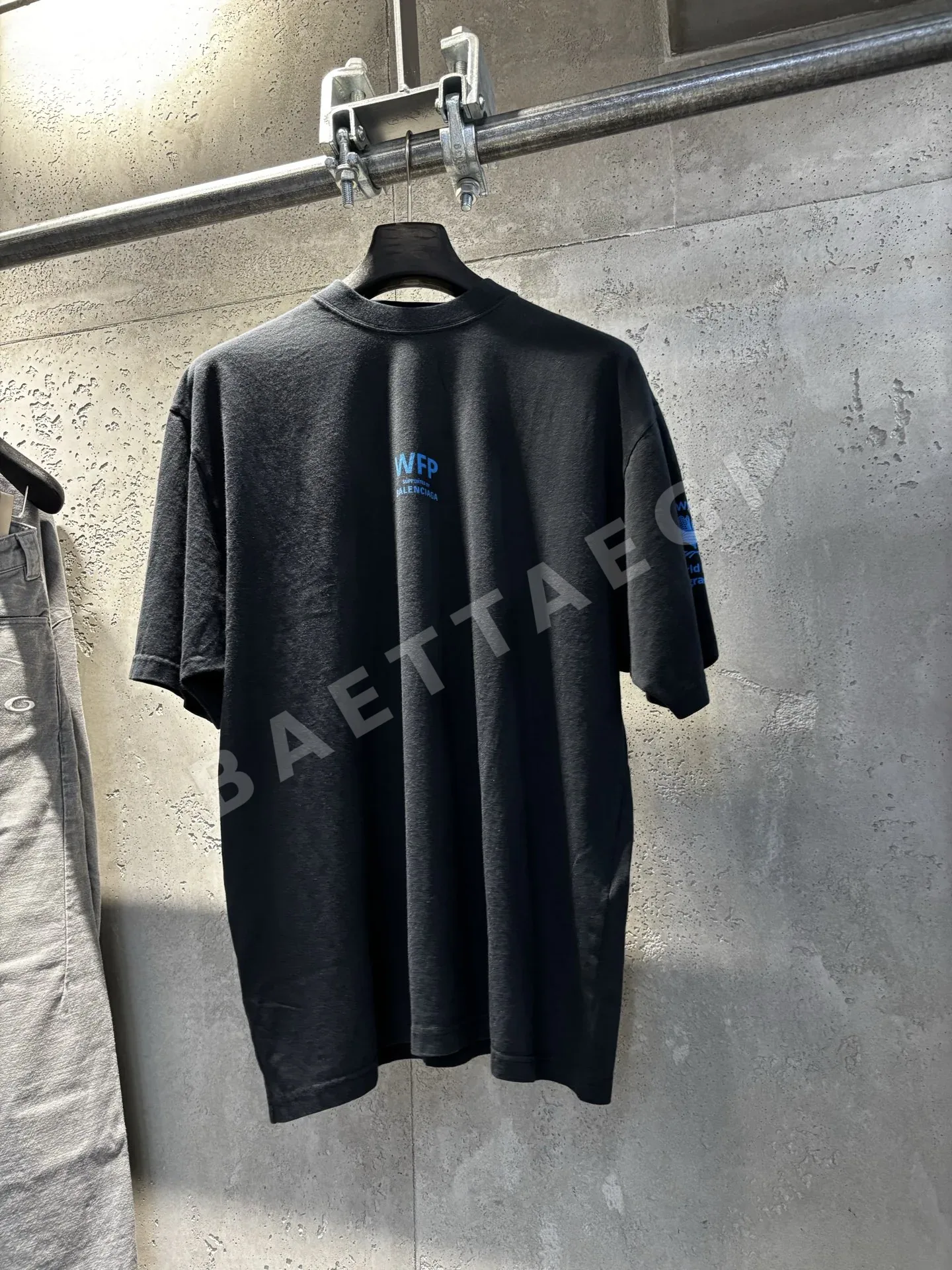 발렌시아가 여성 반팔 티셔츠 상세 이미지 1