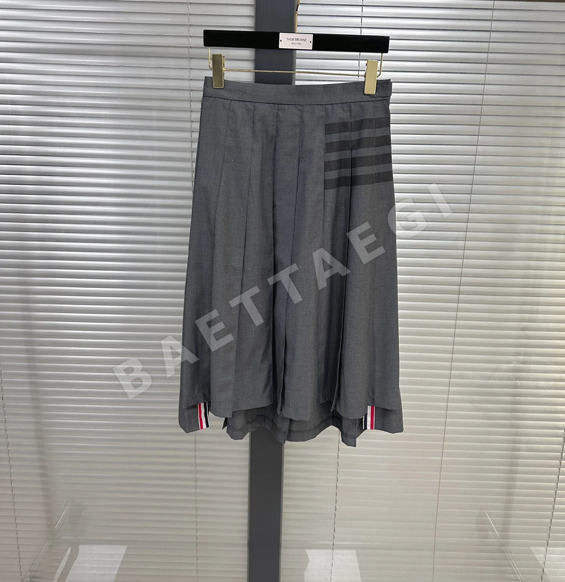 톰브라운 4바 스트라이프 플리츠 맥시 스커트 126351