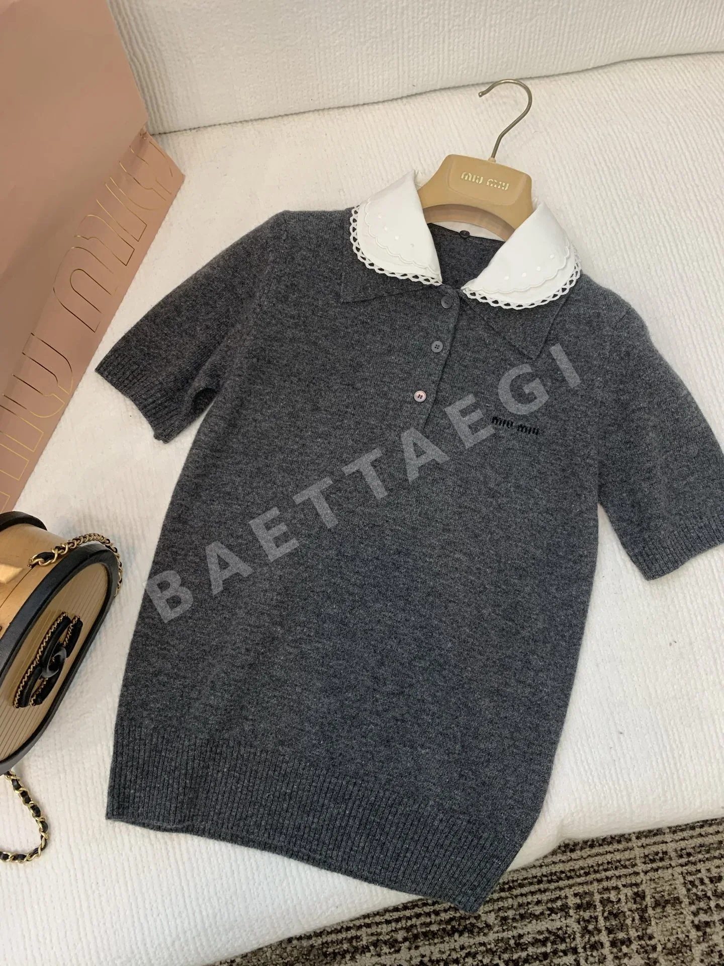 미우미우 피터팬 카라 자수 반팔 티셔츠 상세 이미지 3