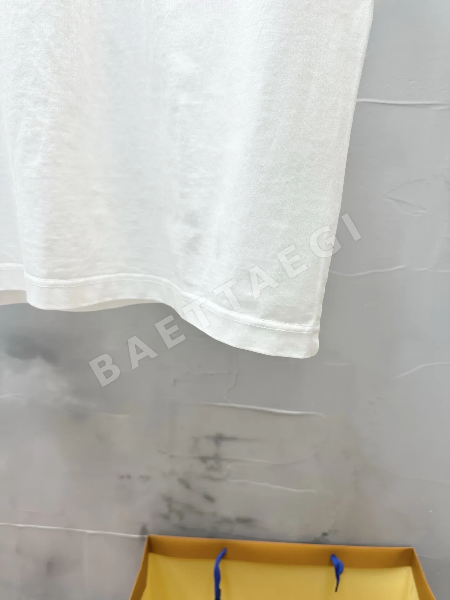 몽클레르 맥주이삭 자수 코튼 반팔 티셔츠 상세 이미지 6
