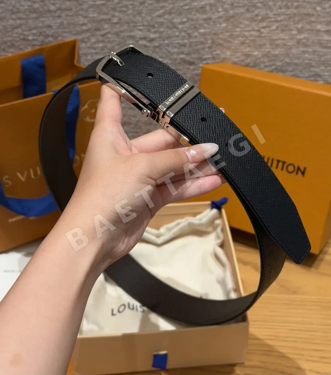 루이비통 폰느프 35mm 리버시블 타이가 가죽 벨트 상세 이미지 3