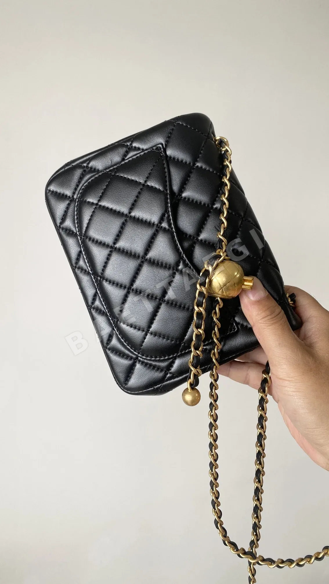 샤넬 골드볼 클래식 플랩백 가방 상세 이미지 5