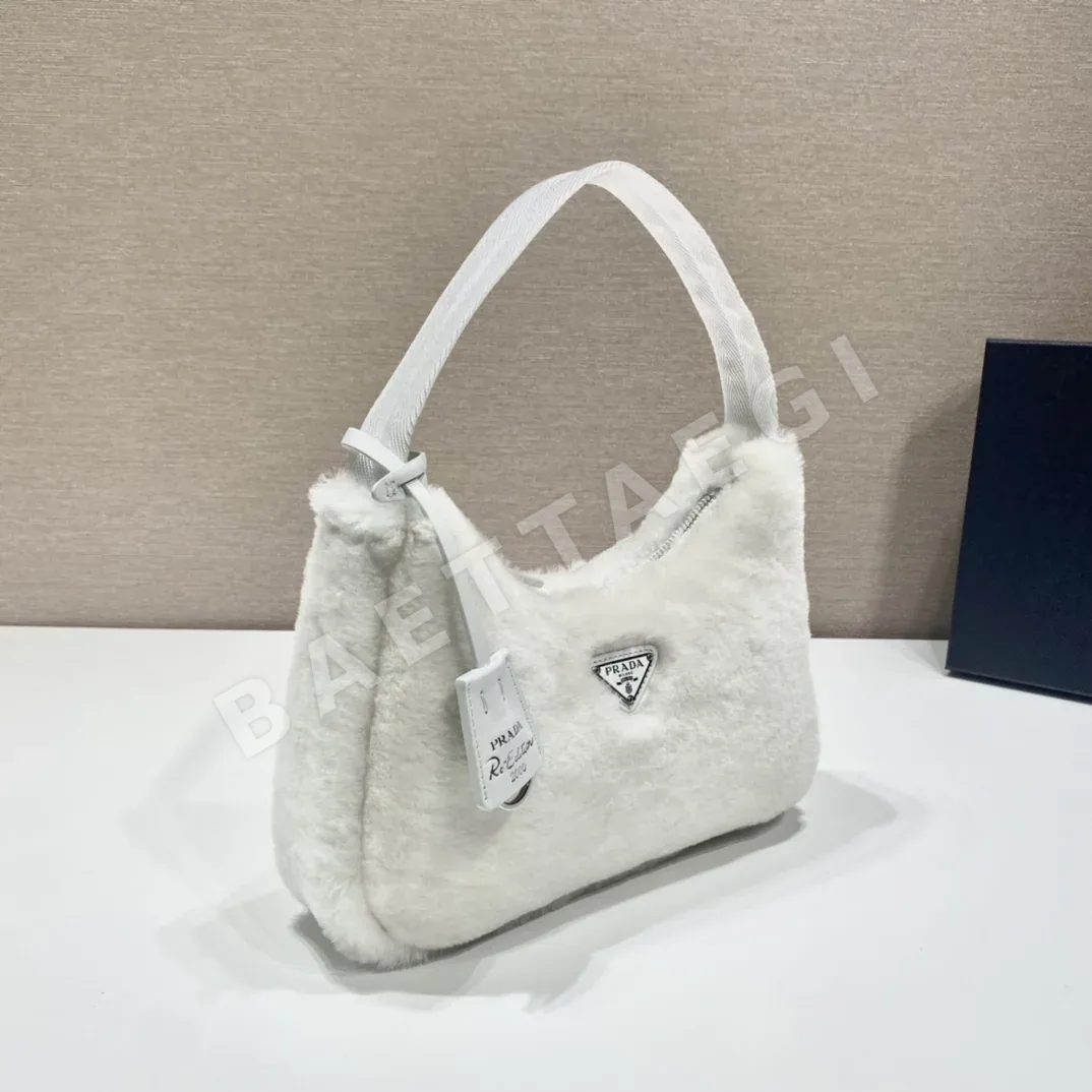 프라다 염소털 호보백 상세 이미지 3