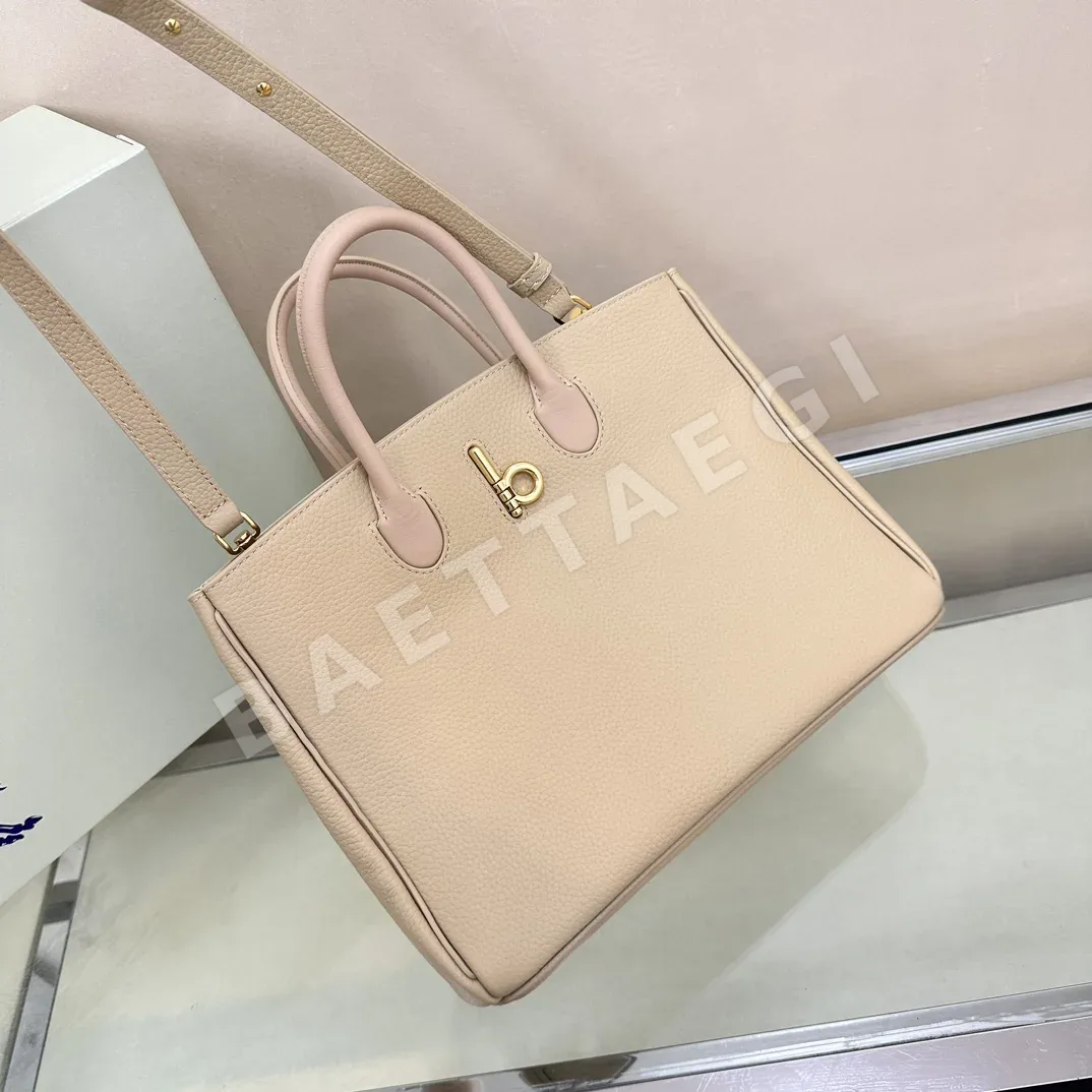 버버리 그레인드 카프스킨 토트백 40134