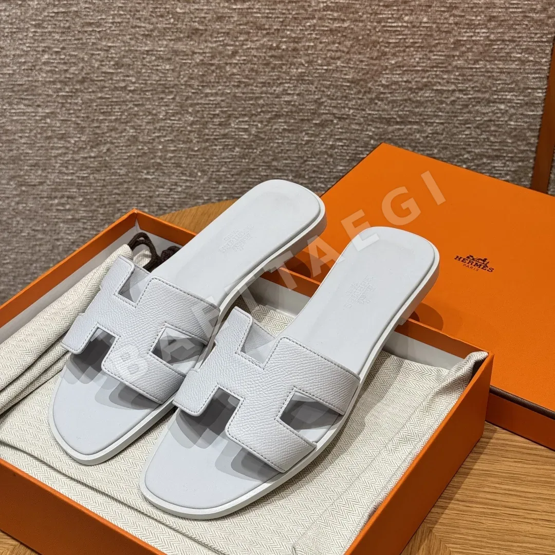 에르메스 오란 샌들 블루샤시에 가죽 H 컷아웃 164727