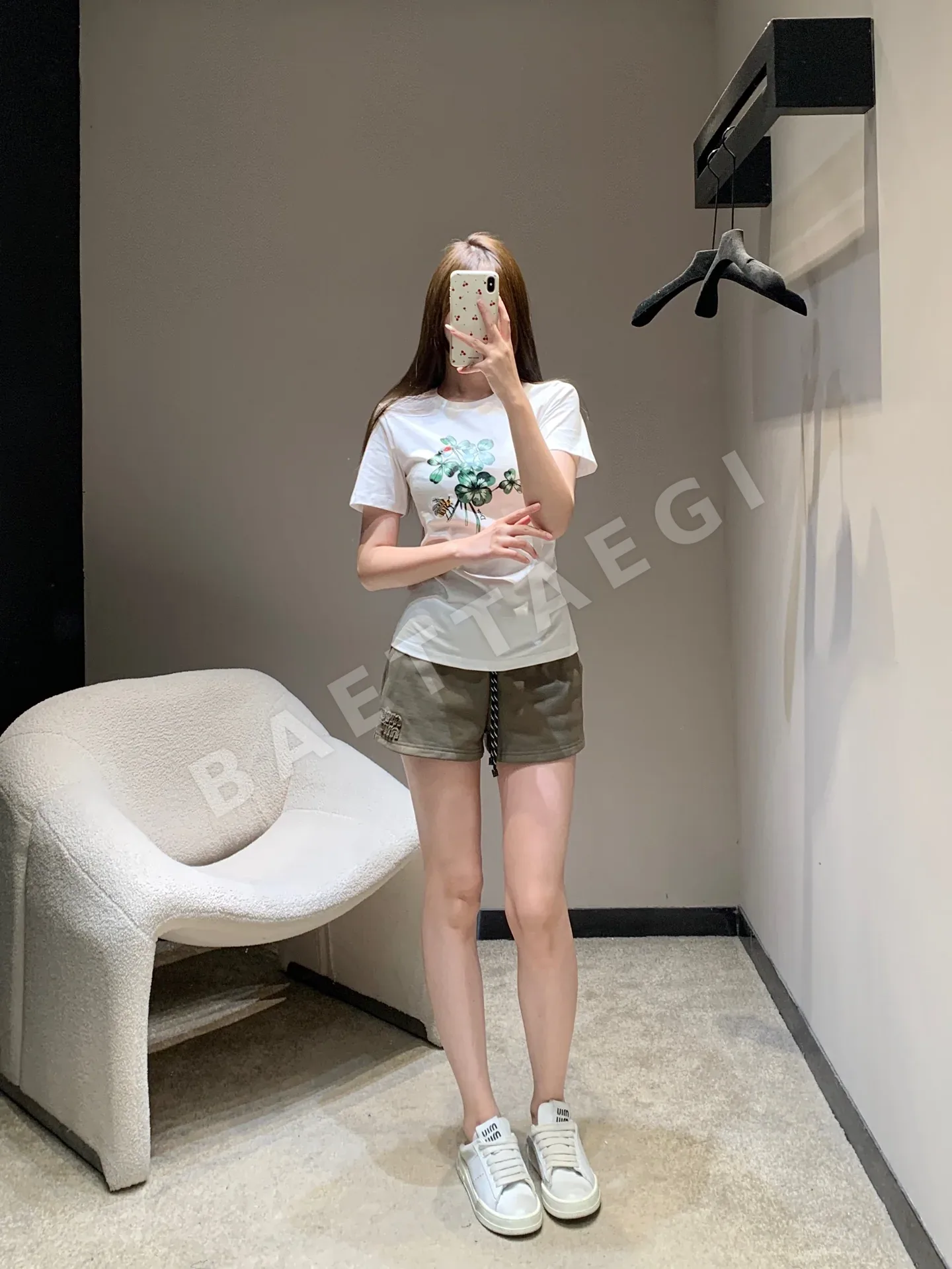 디올 꽃무늬 자수 코튼 반팔 티셔츠 상세 이미지 4
