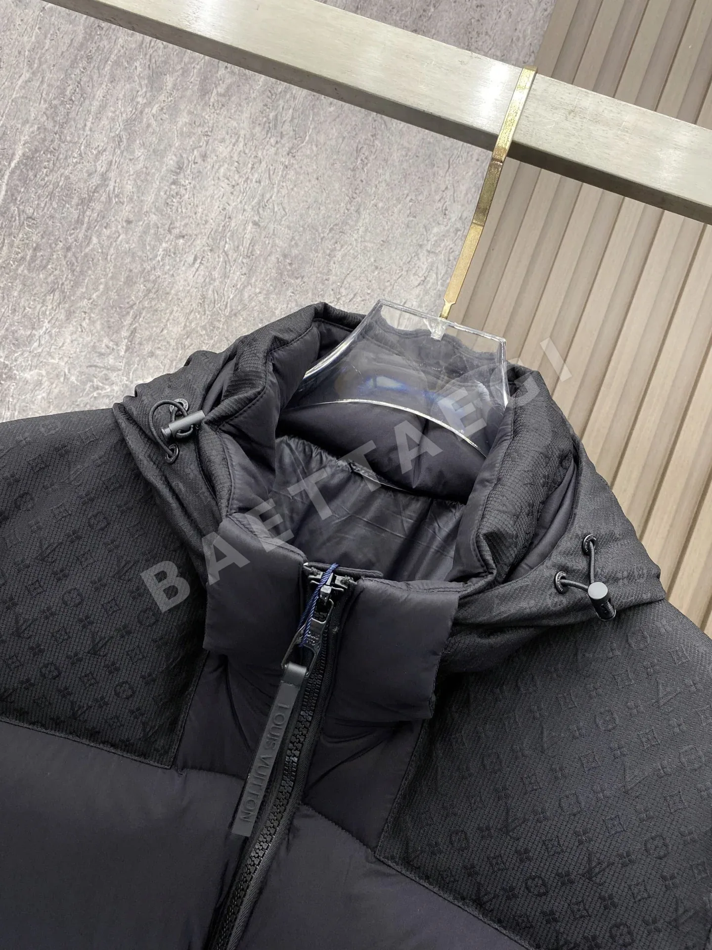 루이비통 컬러블록 모노그램 남성 다운 패딩 상세 이미지 4