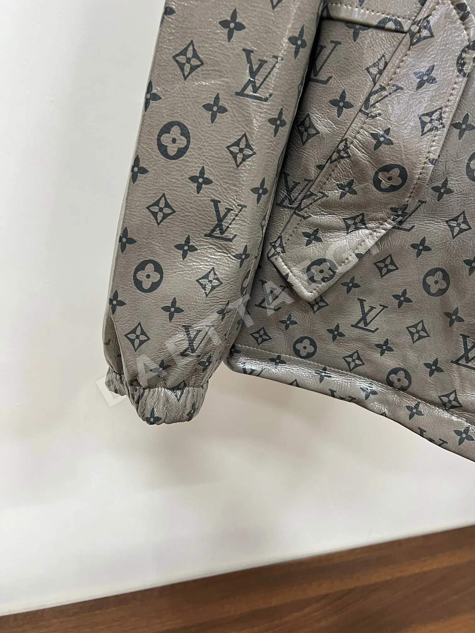 루이비통 그레이 램스킨 후드 자켓 상세 이미지 8