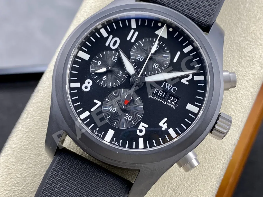 IWC 파일럿 탑건 크로노그래프 블랙 세라믹 시계 상세 이미지 3