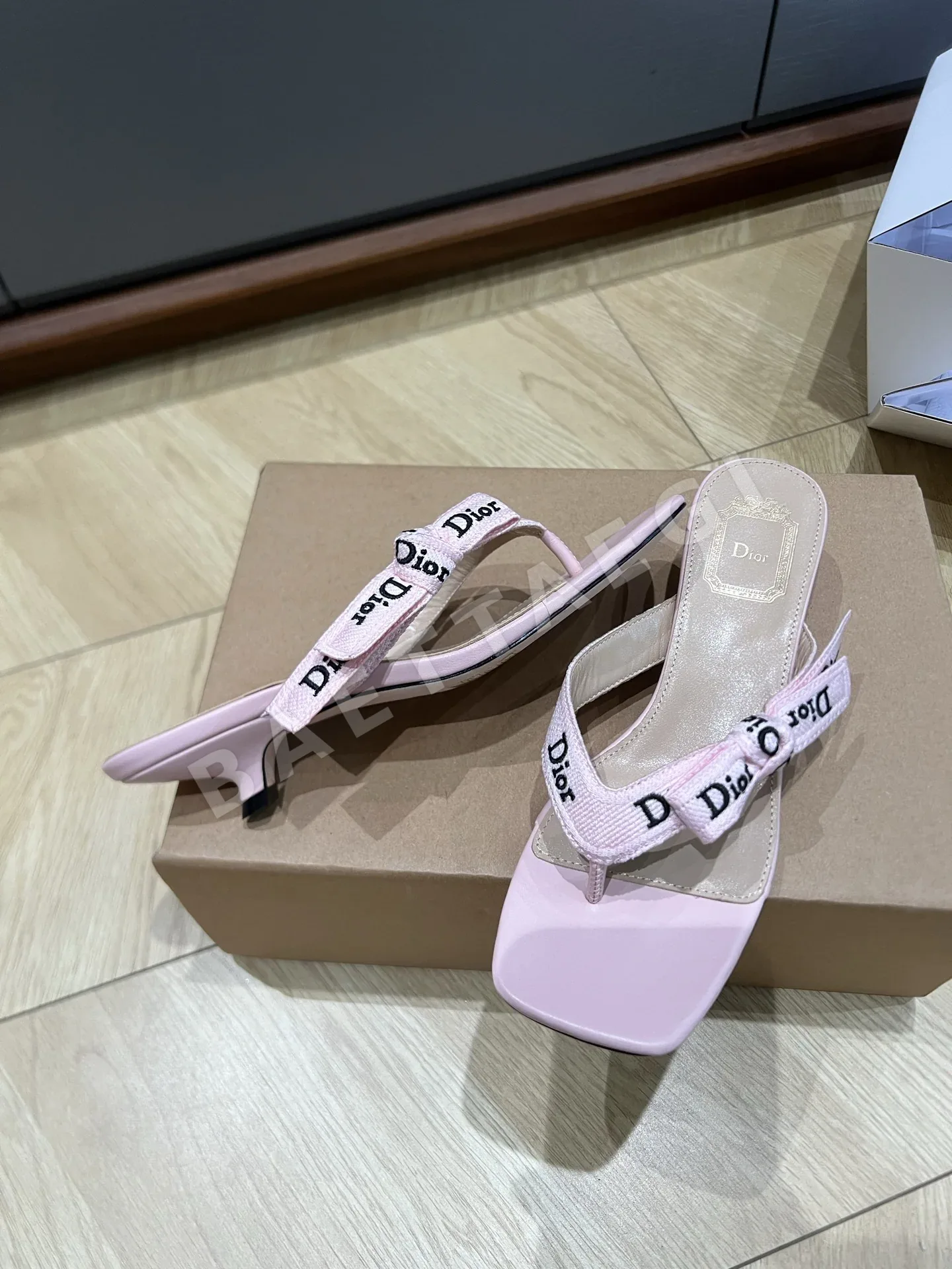 디올 J'A 나비 매듭 샌들 상세 이미지 4