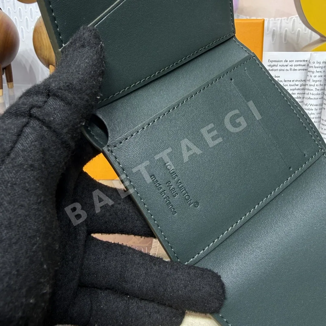 루이비통 빅터 모노그램 섀도우 지갑 상세 이미지 7