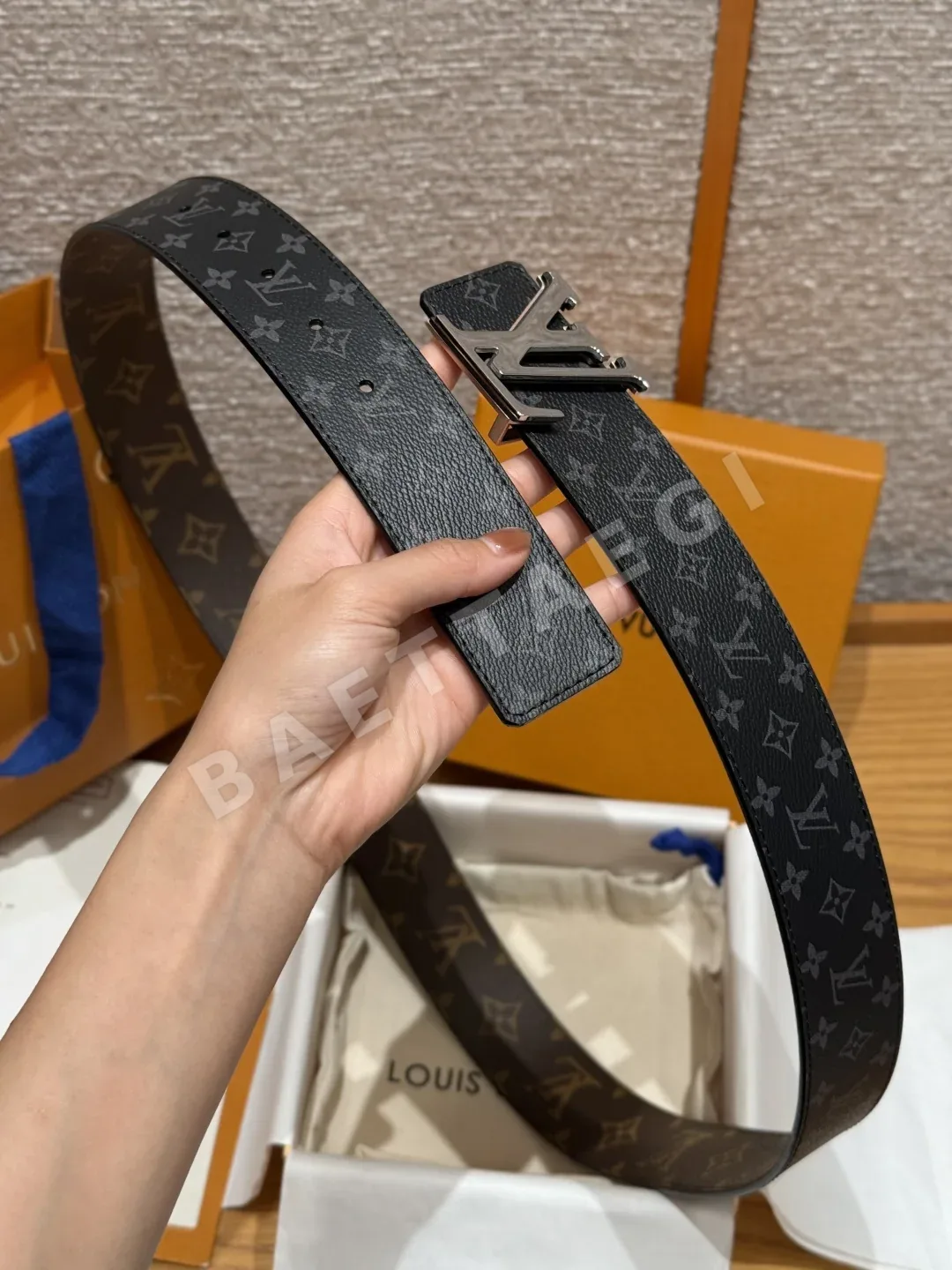 루이비통 양면 컬러 블록 벨트 T 버클 상세 이미지 5