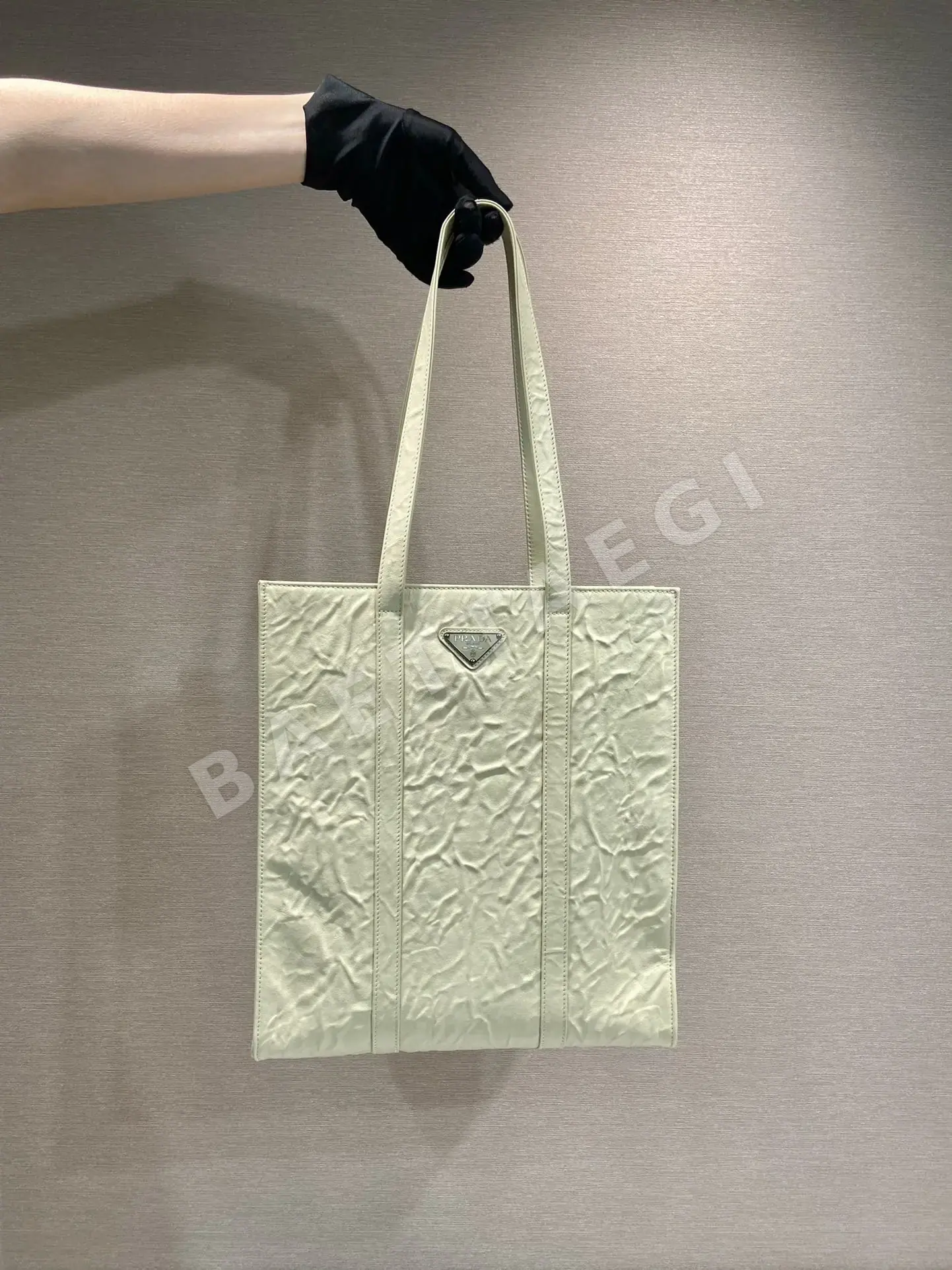 프라다 램스킨 플리츠 토트백 1BG459