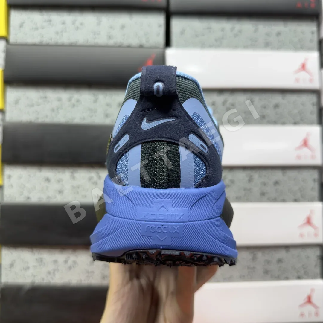 나이키 [XY] 보메로 18 201889 Nike Vomero 18 HQE98-003 상세 이미지 7