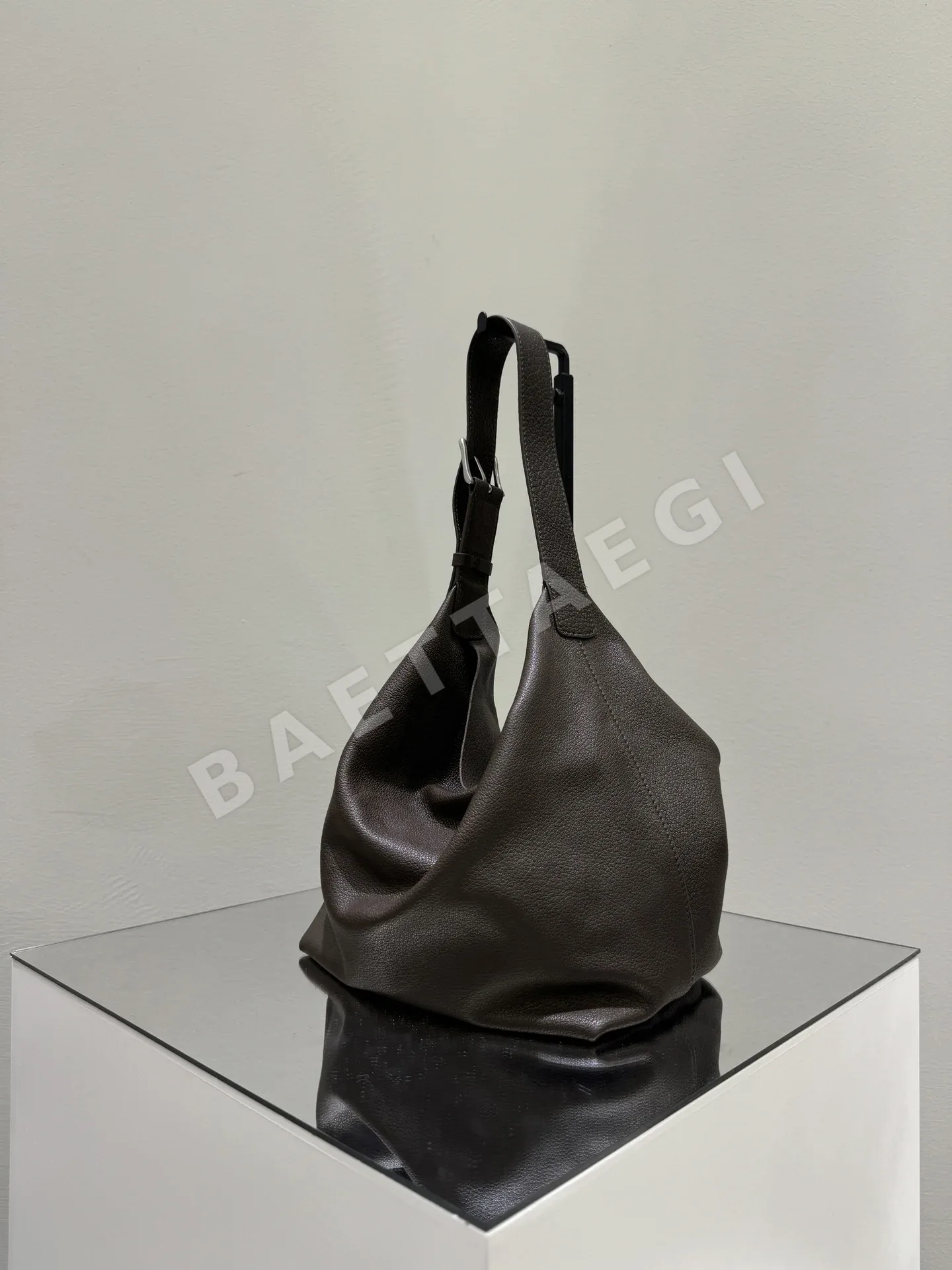 더로우 사슴가죽 가방 상세 이미지 2