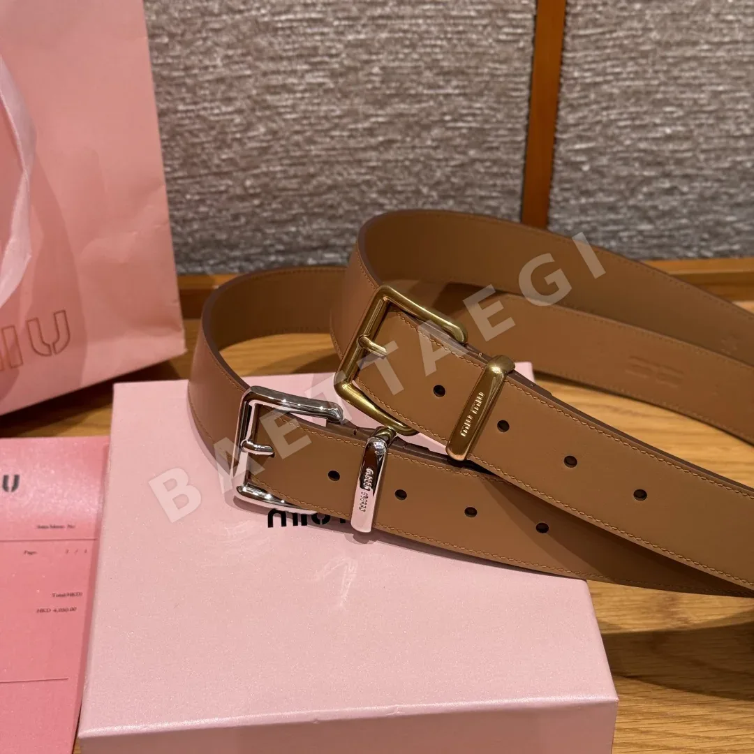 미우미우 각인 로고 가죽 벨트 상세 이미지 3