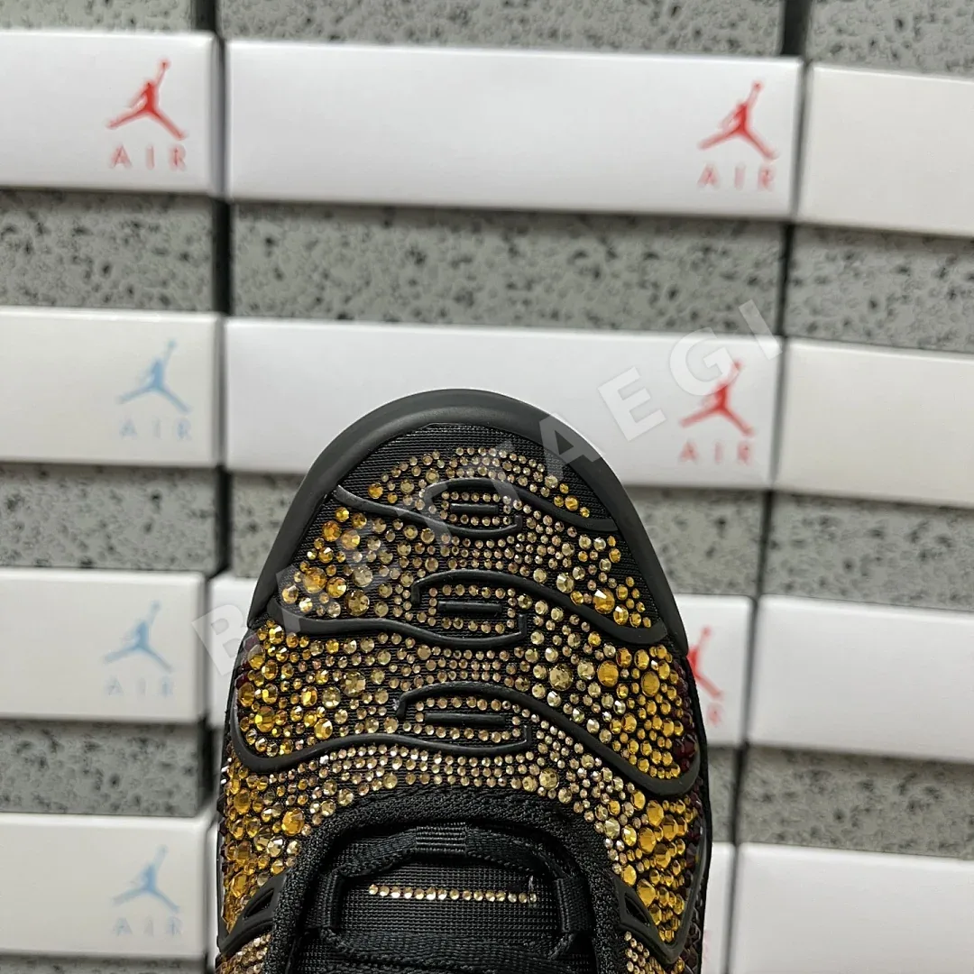나이키 [DF] 에어 맥스 플러스 블랙 레드 FZ9042-001 201082 Nike Air Max Plus Swarovski Sunset 상세 이미지 5
