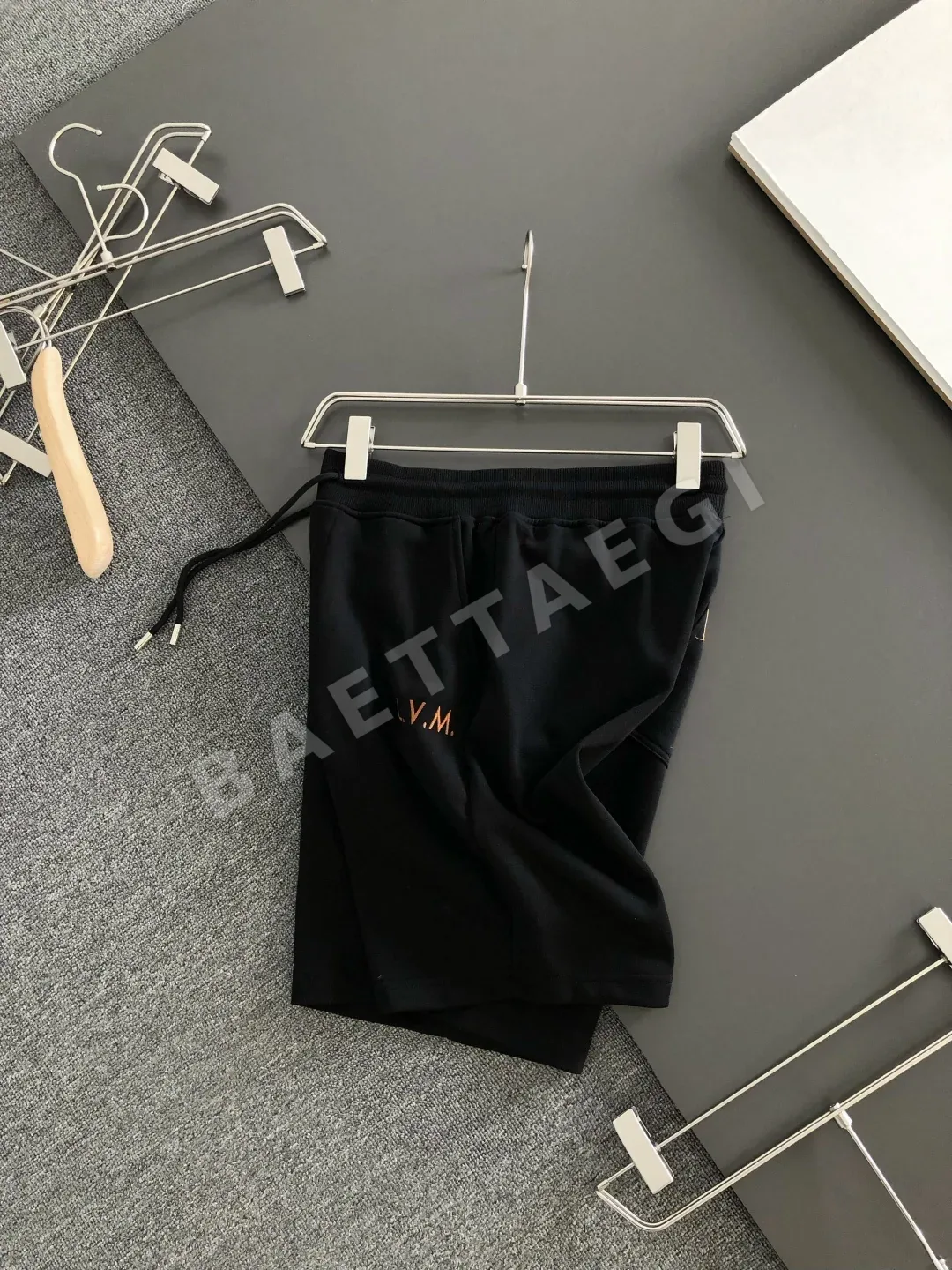 루이비통 남성 자수 반바지 상세 이미지 2