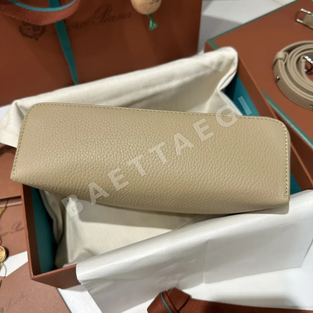 로로피아나 밀크티 핸드백 상세 이미지 9