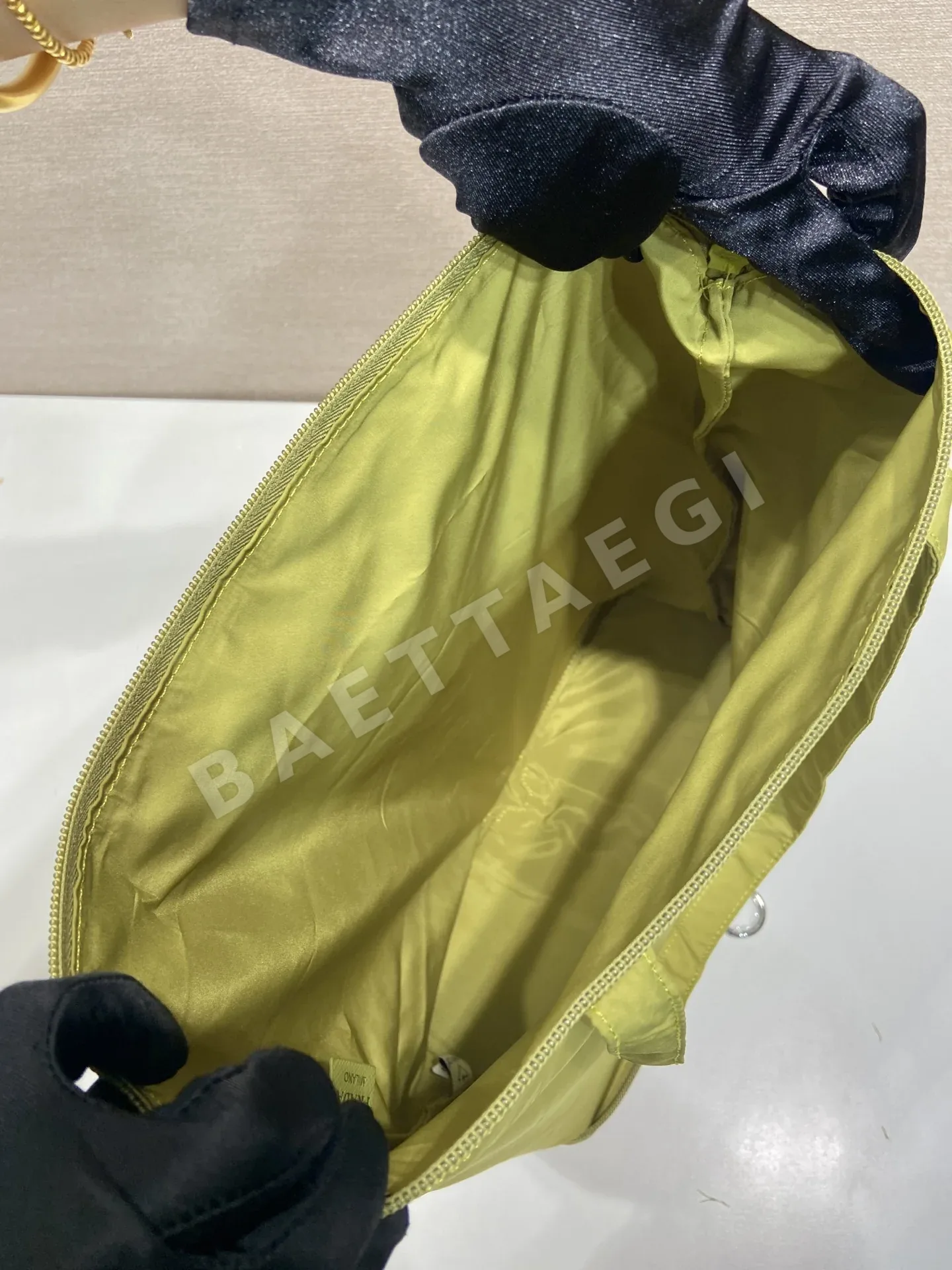 프라다 사피아노 가죽 토트백 1TT330 상세 이미지 8