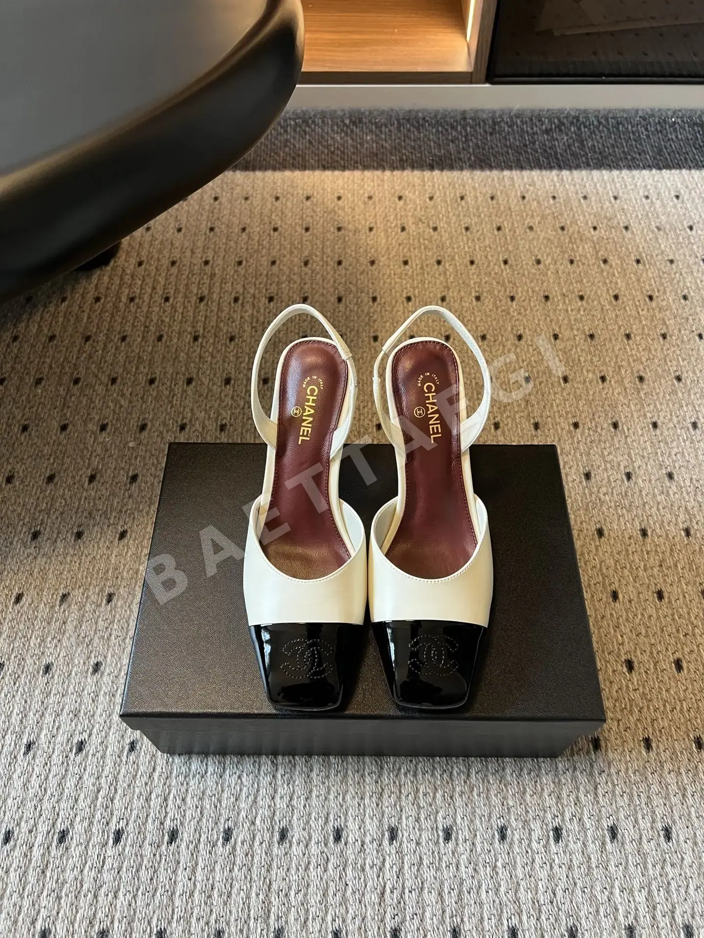 샤넬 더블 C 힐 엠보싱 160746
