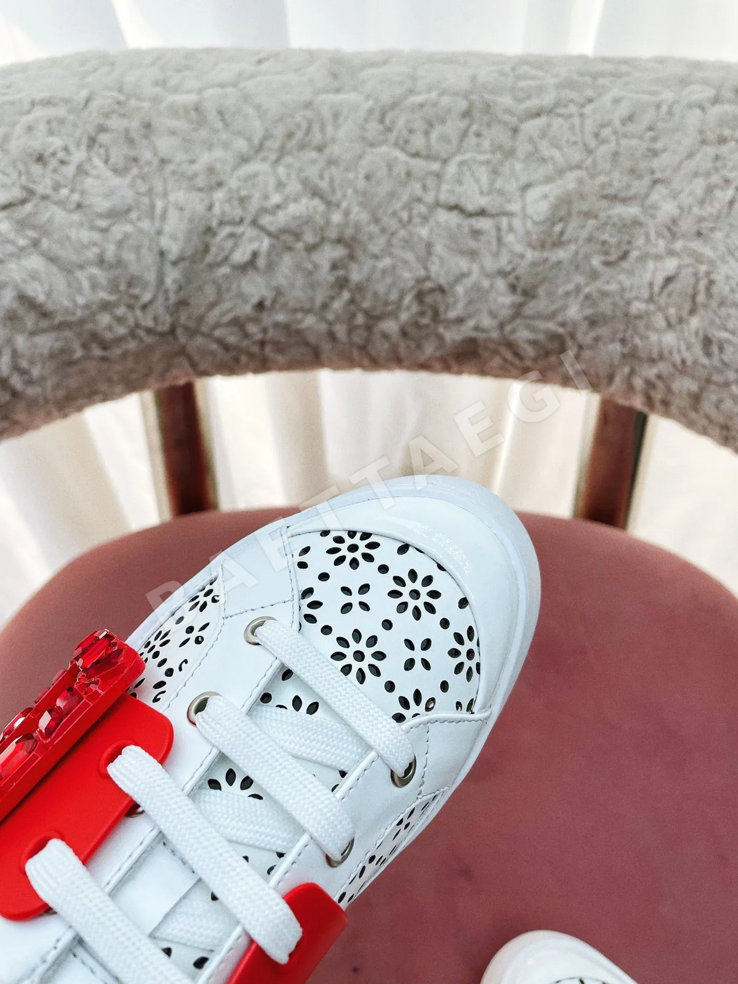 로저비비에 큐빅 버클 여성 슈즈 상세 이미지 6